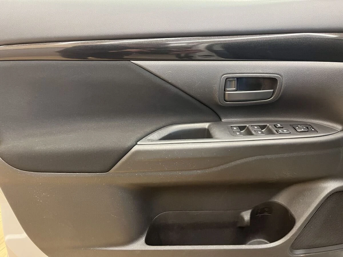 Mitsubishi Outlander, 2019г, передний привод, вариатор