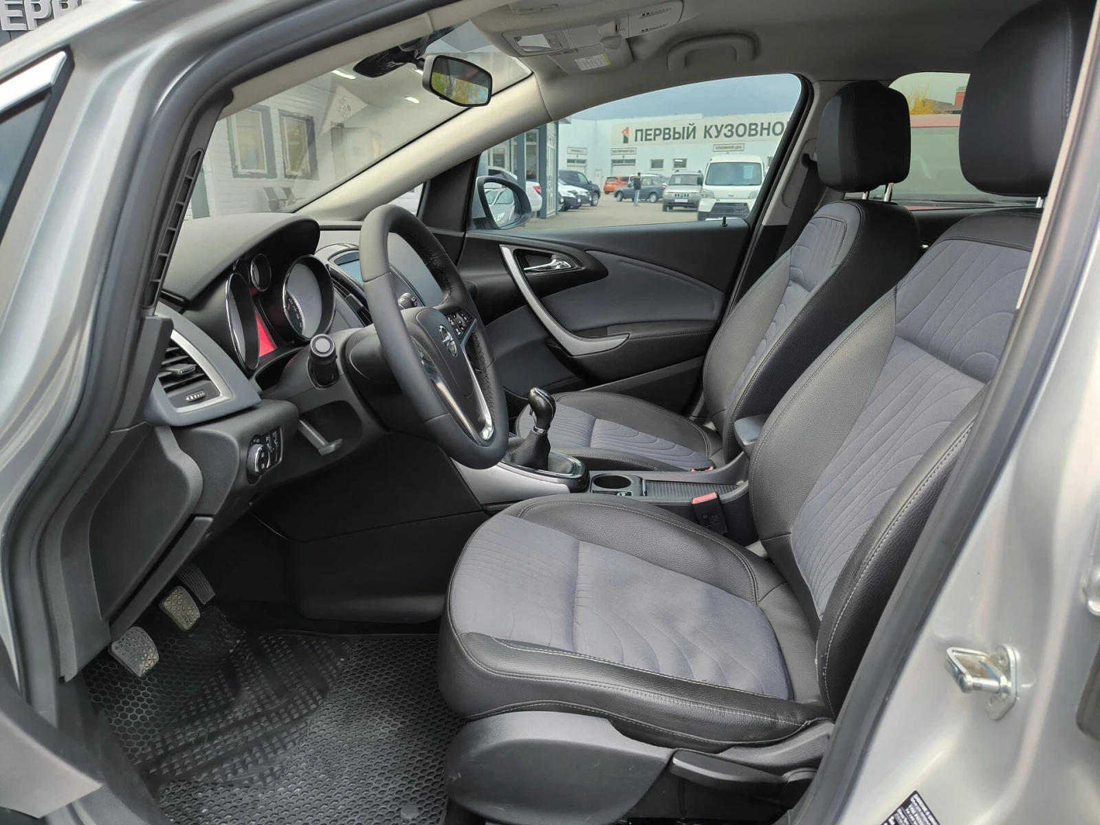 Opel Astra, 2013г, передний привод, механика