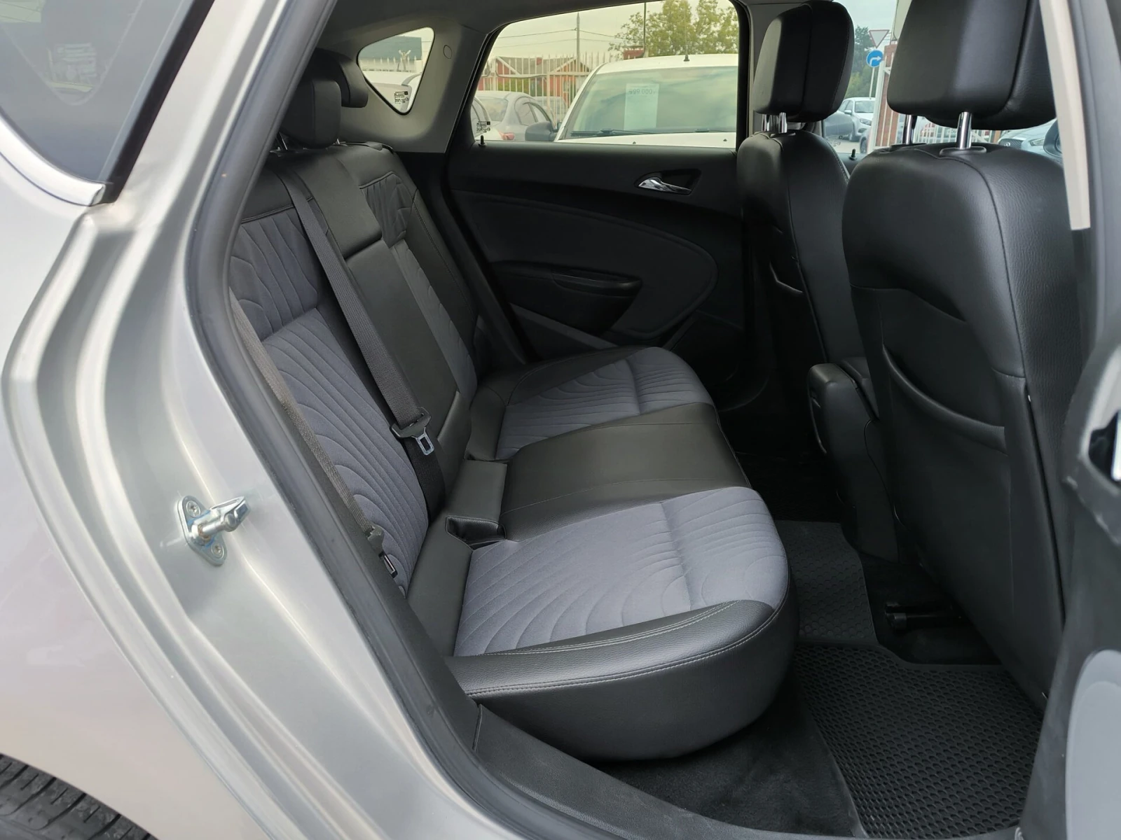 Opel Astra, 2013г, передний привод, механика