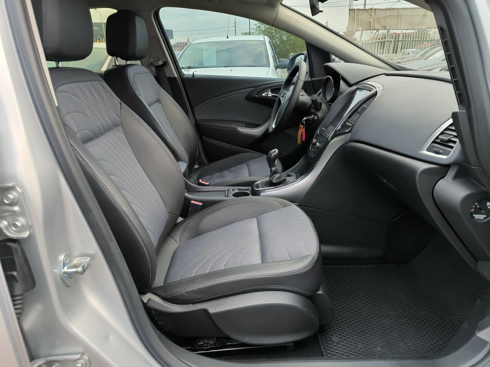 Opel Astra, 2013г, передний привод, механика
