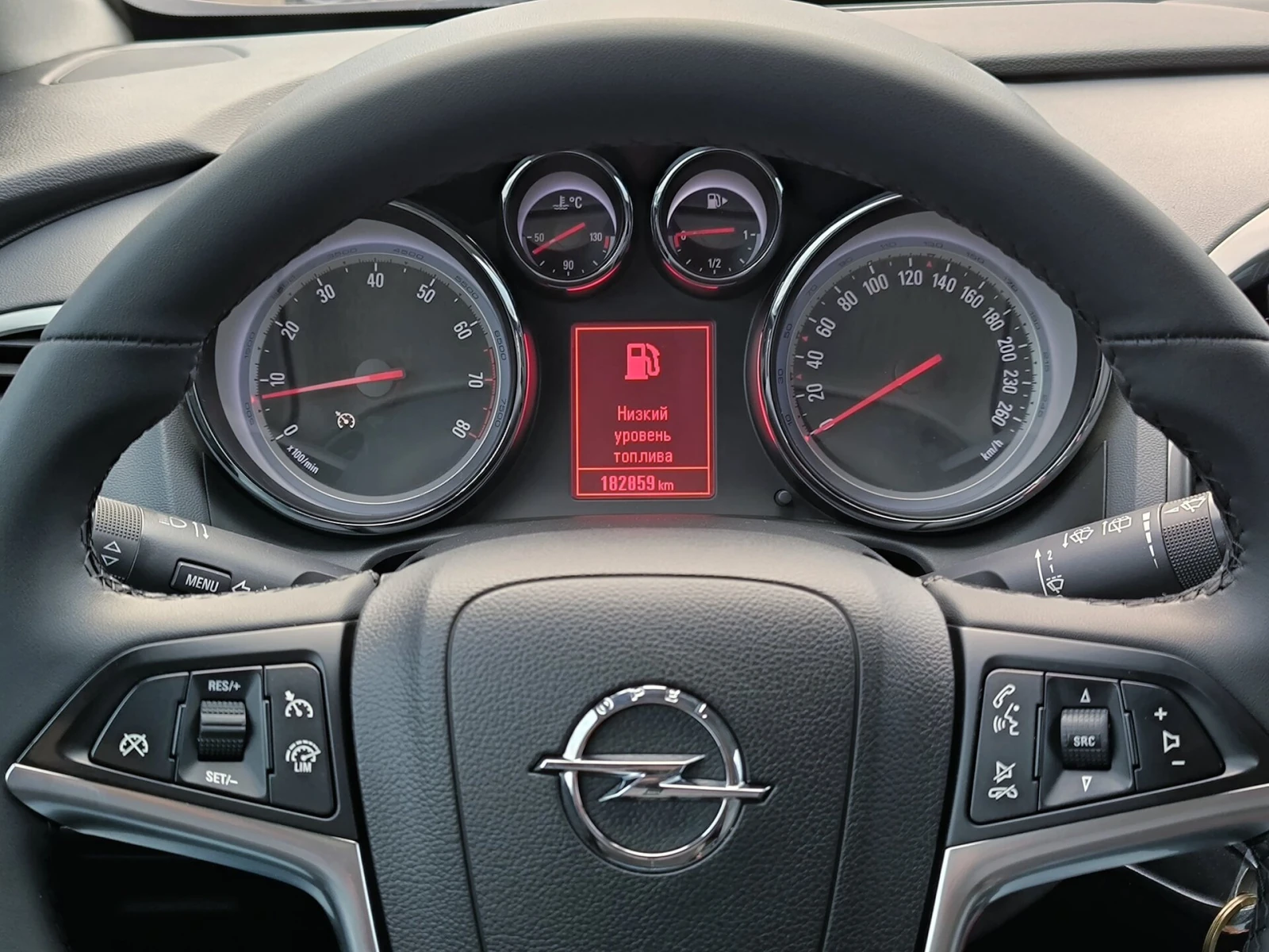 Opel Astra, 2013г, передний привод, механика