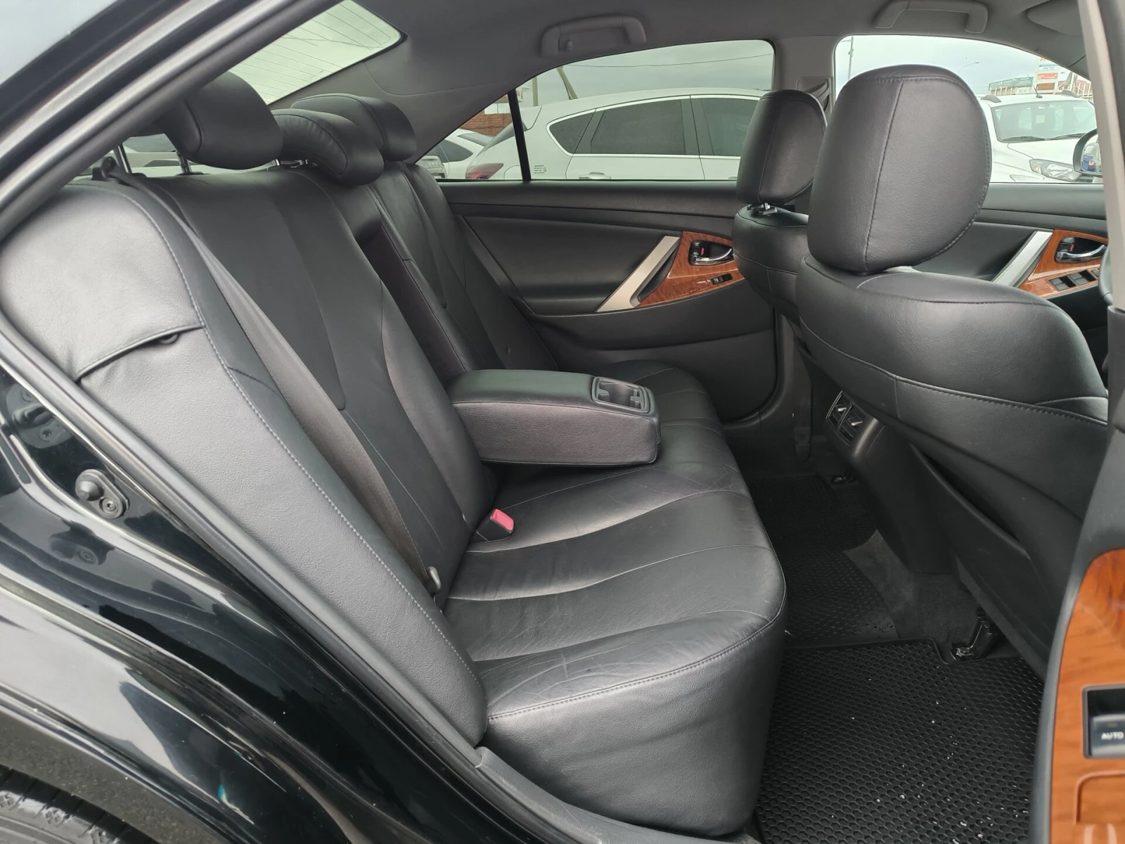 Toyota Camry, 2010г, передний привод, автомат