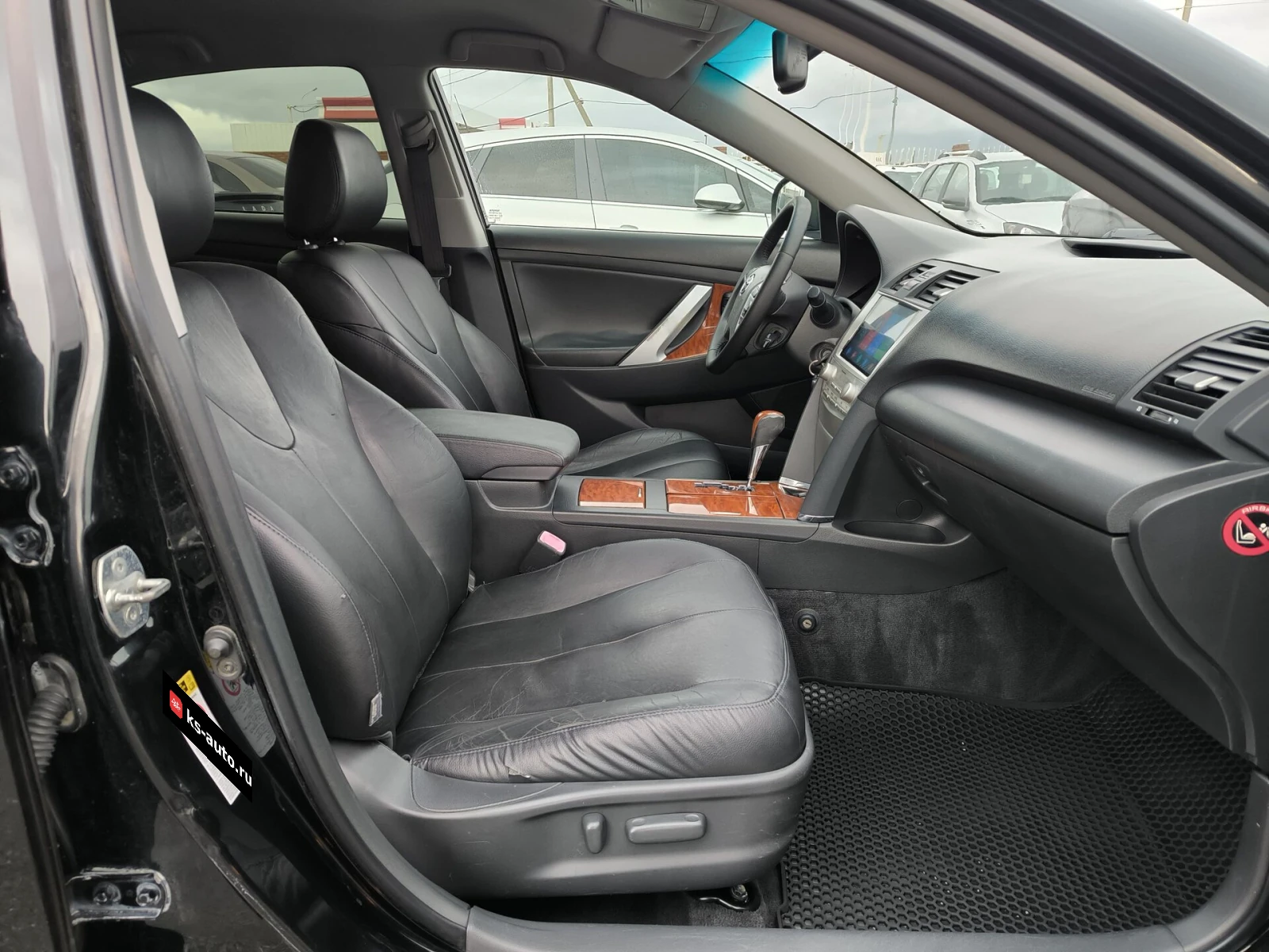 Toyota Camry, 2010г, передний привод, автомат