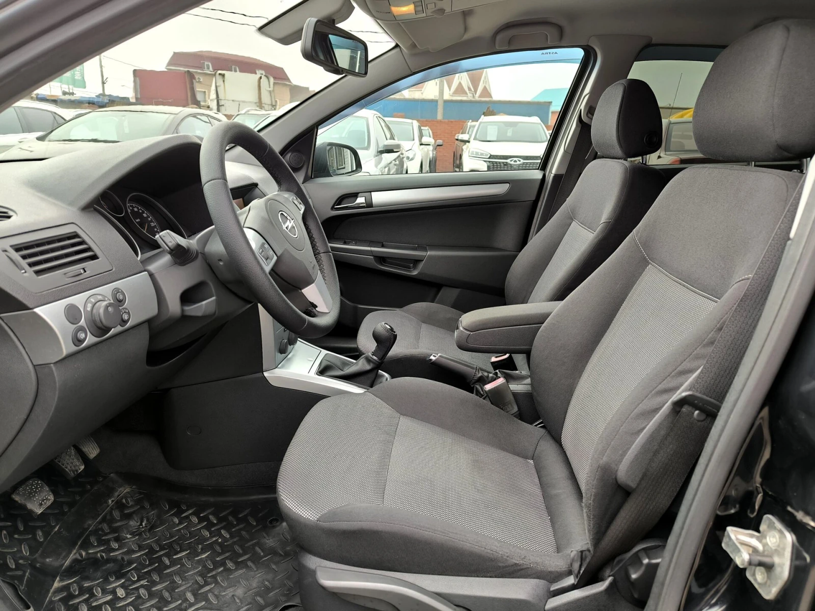 Opel Astra, 2010г, передний привод, механика