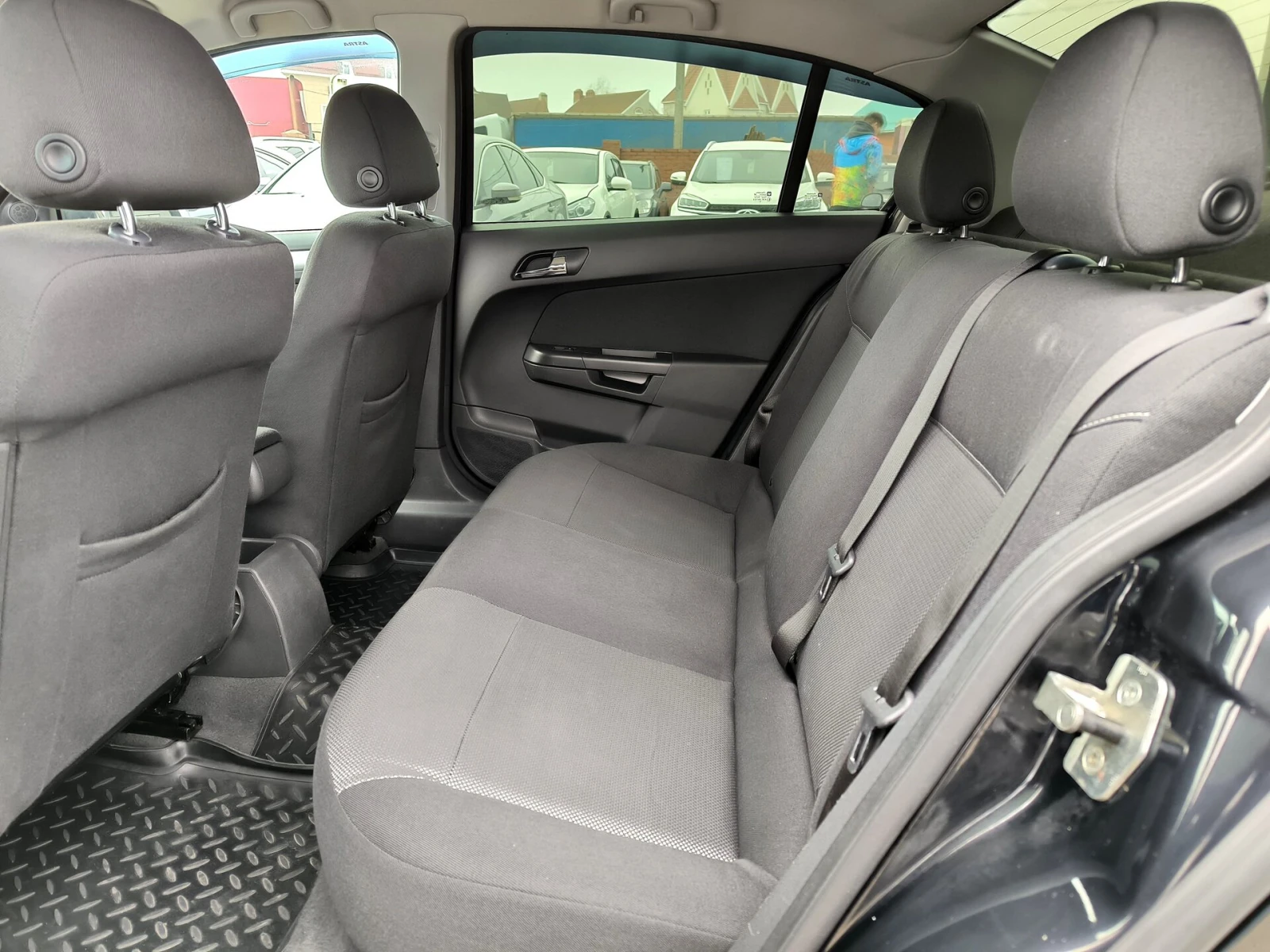 Opel Astra, 2010г, передний привод, механика