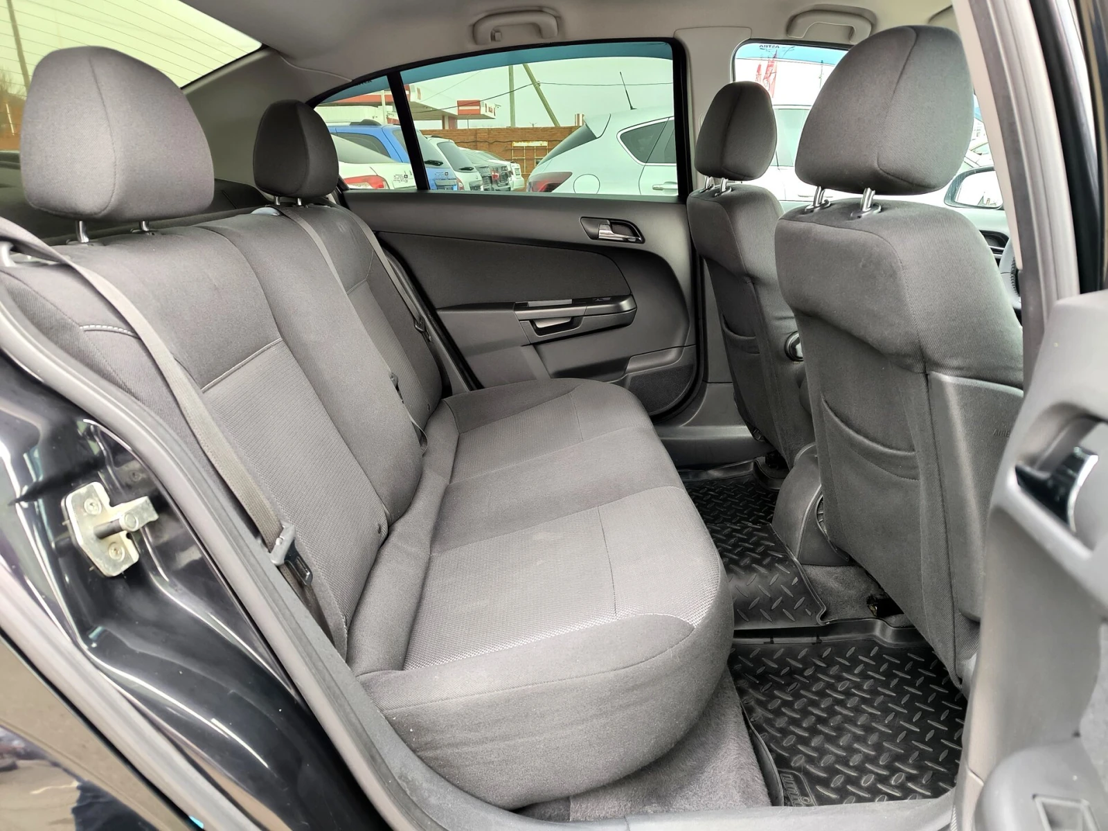 Opel Astra, 2010г, передний привод, механика