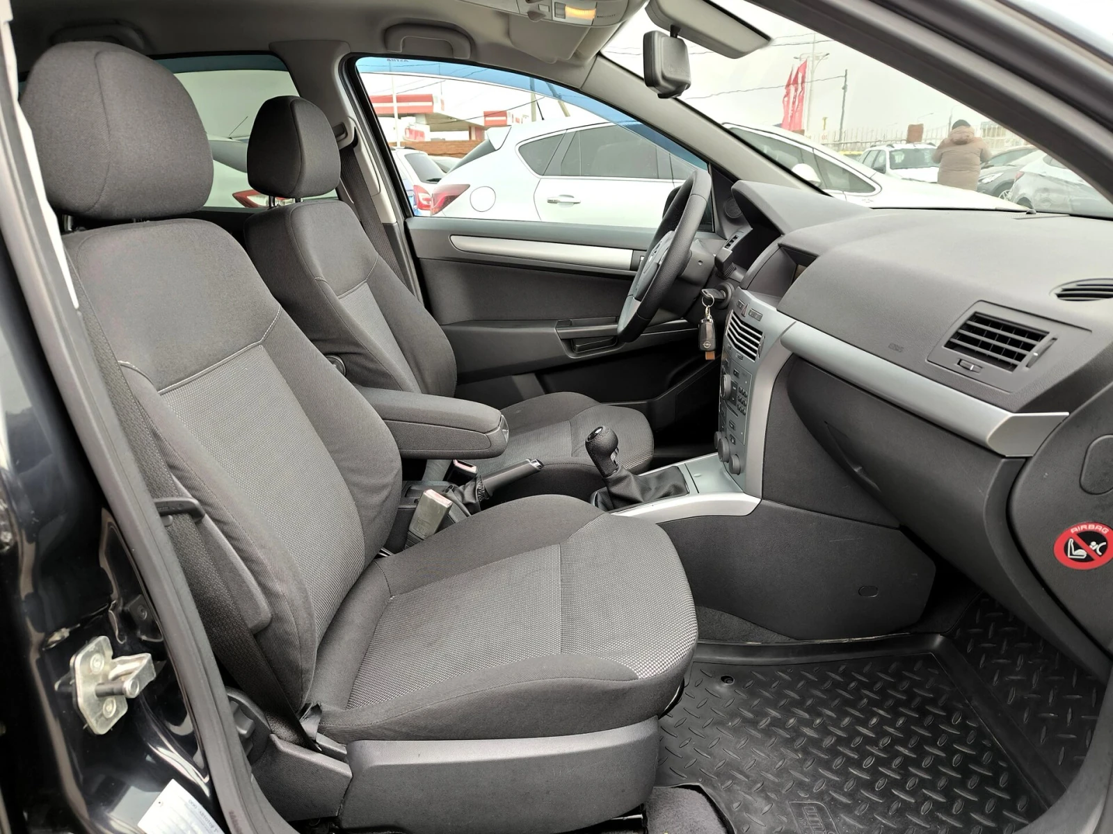 Opel Astra, 2010г, передний привод, механика