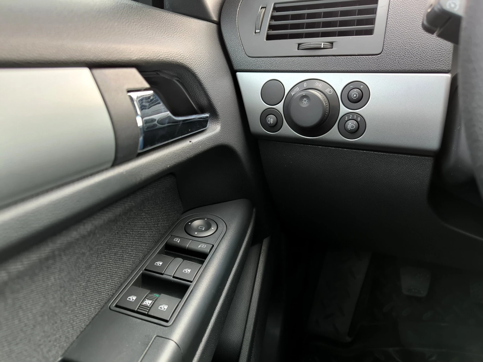 Opel Astra, 2010г, передний привод, механика