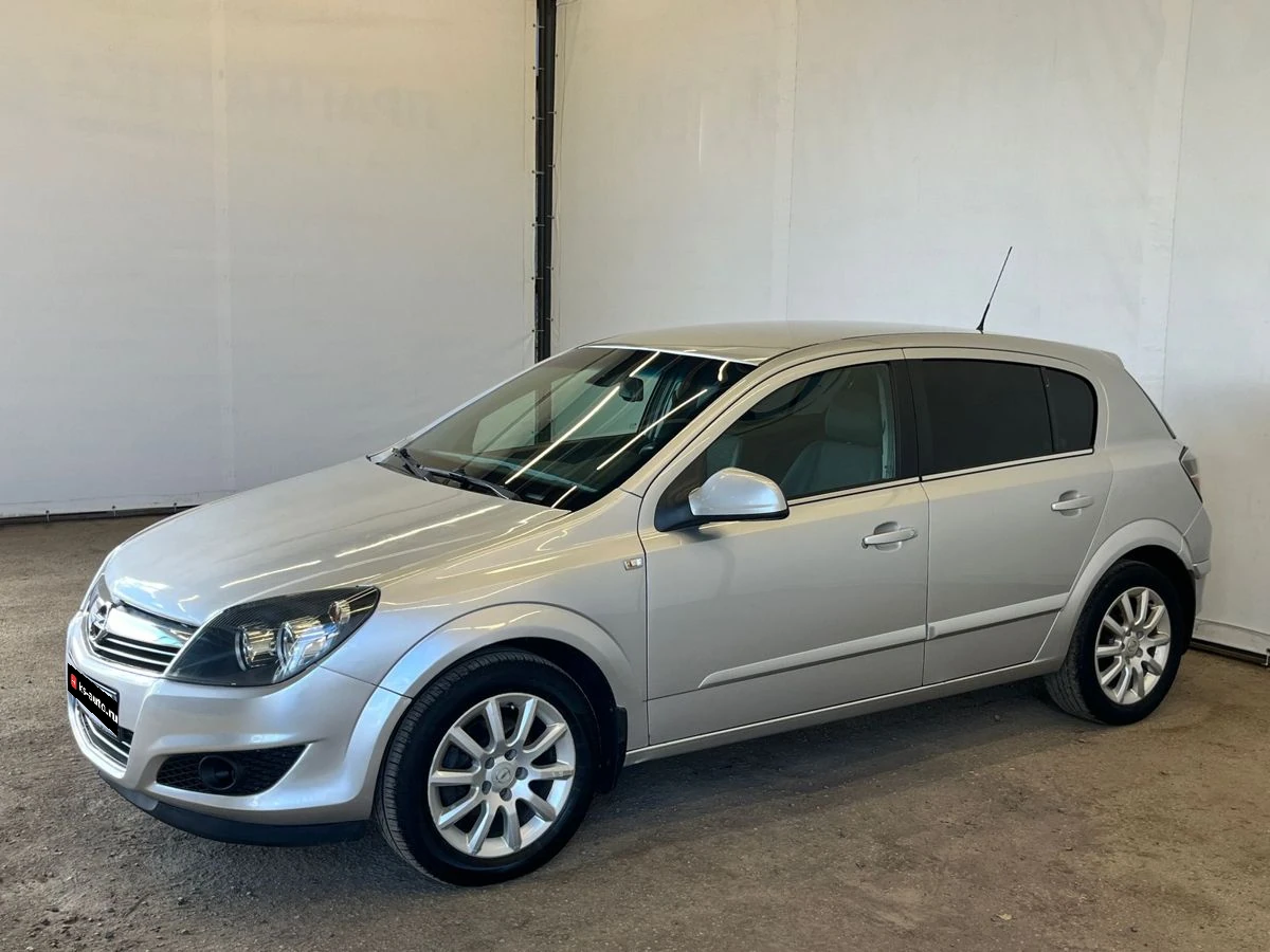 Opel Astra, 2012г, передний привод, механика