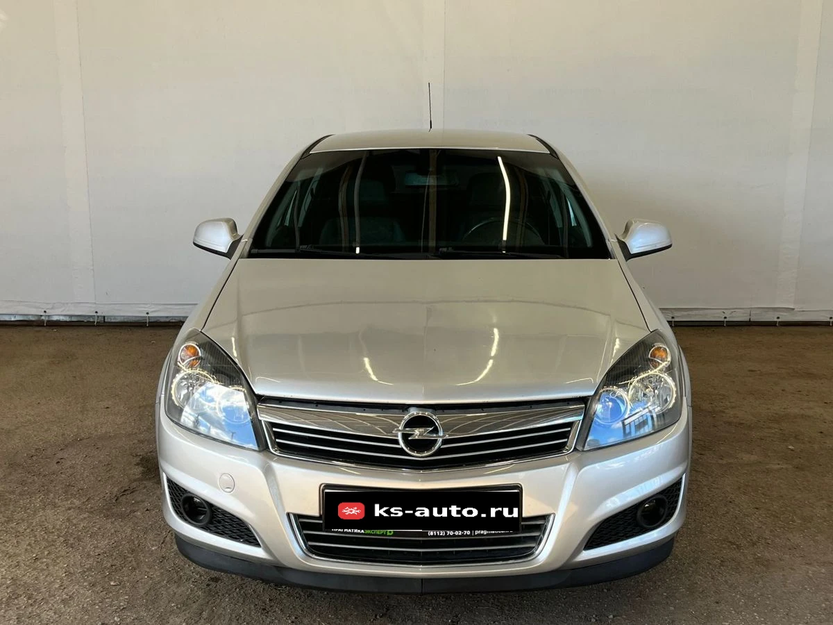Opel Astra, 2012г, передний привод, механика