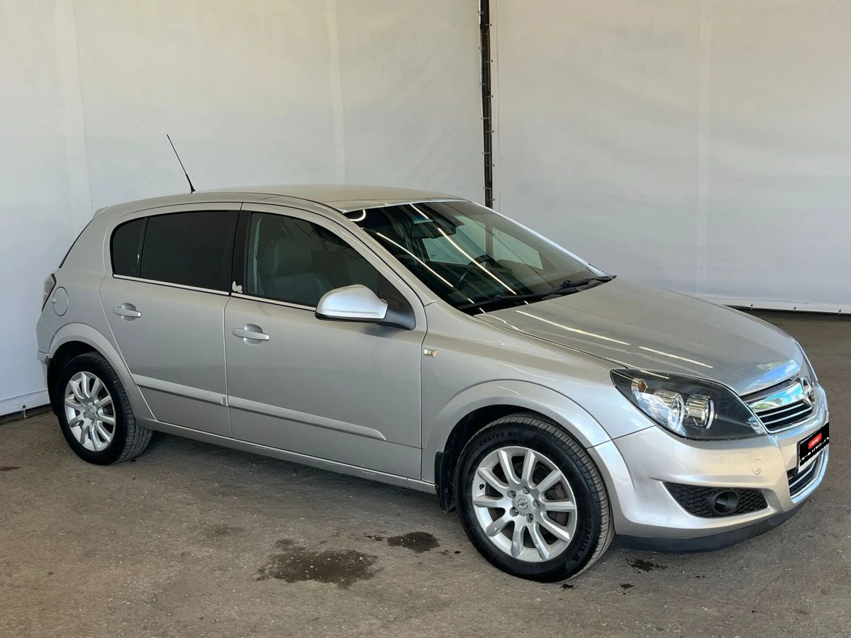 Opel Astra, 2012г, передний привод, механика