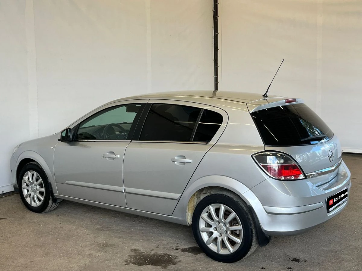 Opel Astra, 2012г, передний привод, механика