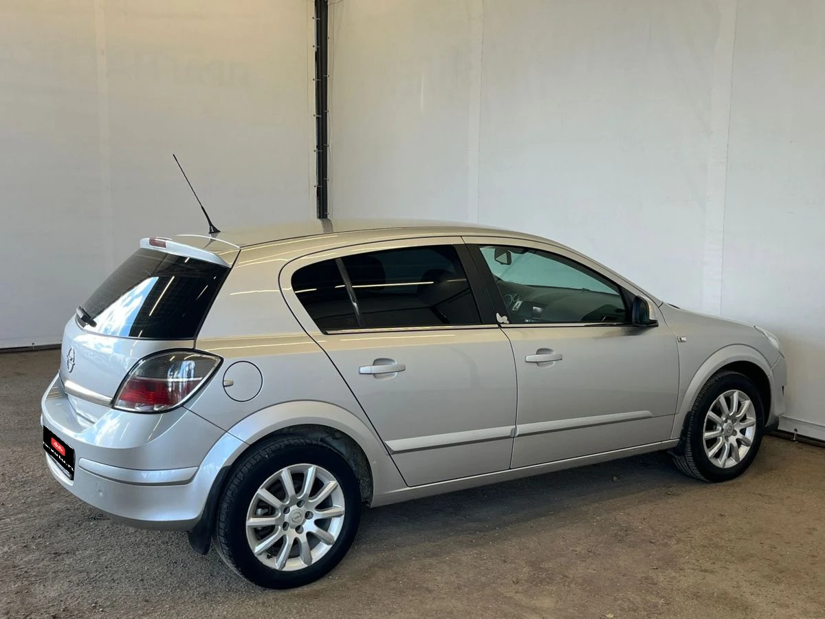 Opel Astra, 2012г, передний привод, механика