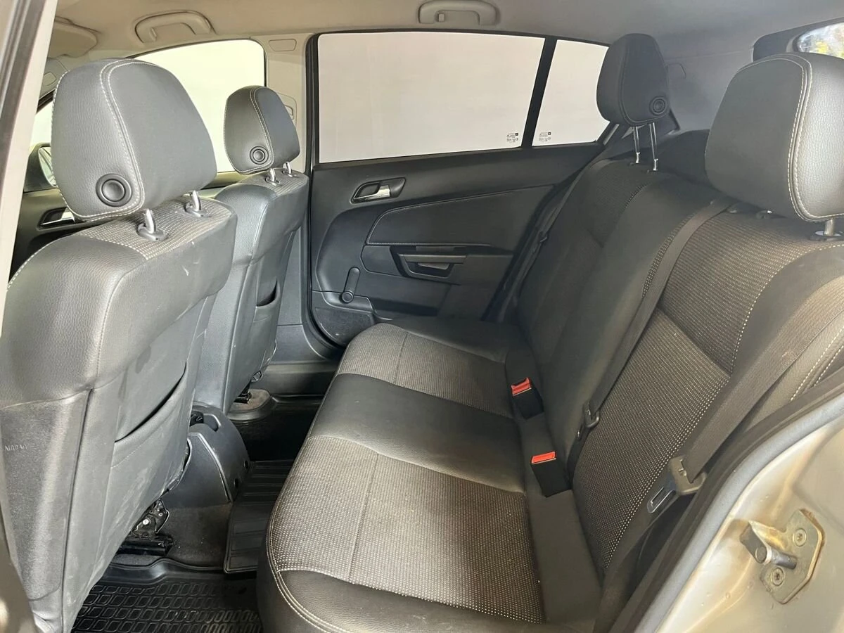 Opel Astra, 2012г, передний привод, механика