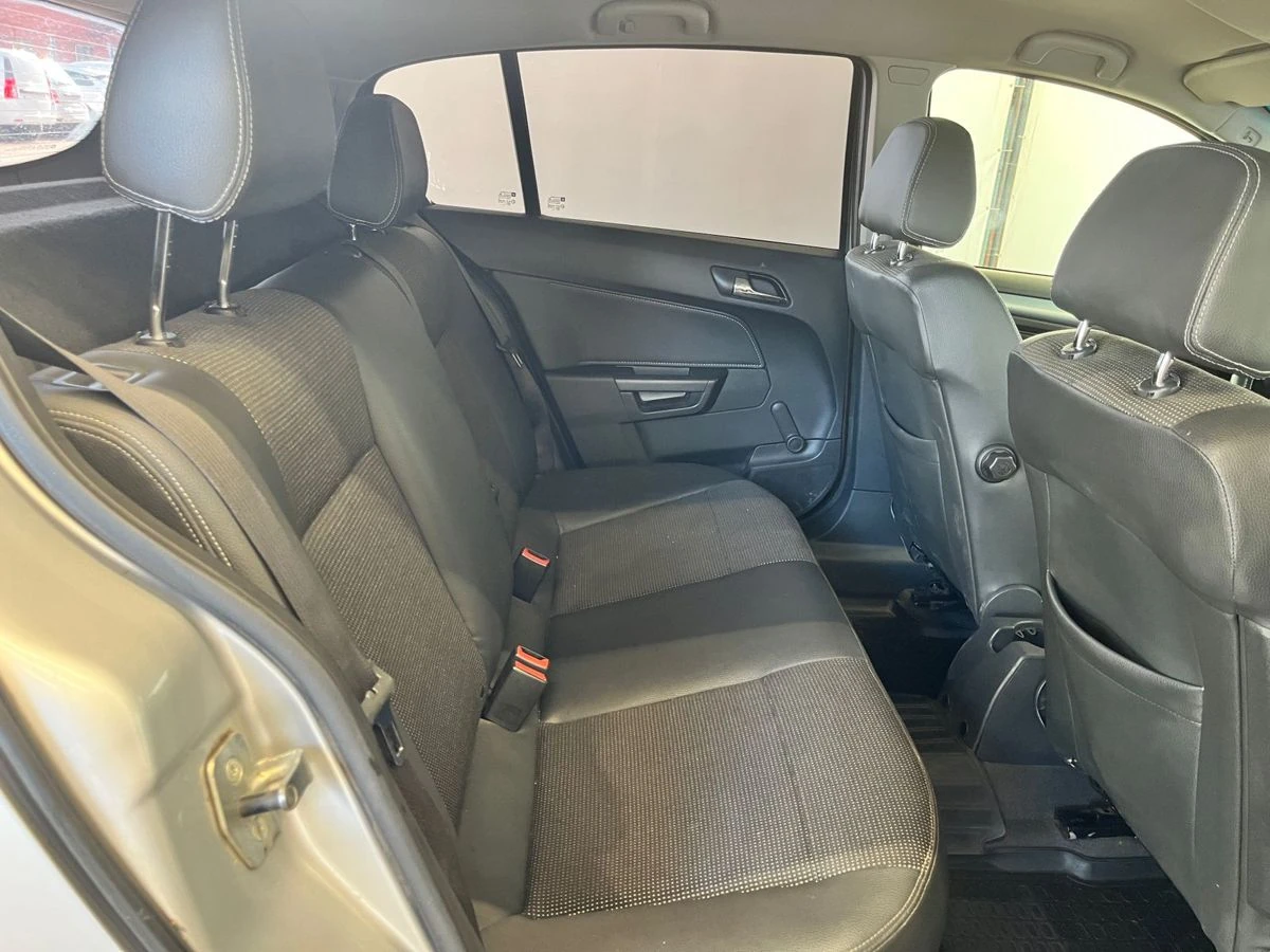 Opel Astra, 2012г, передний привод, механика