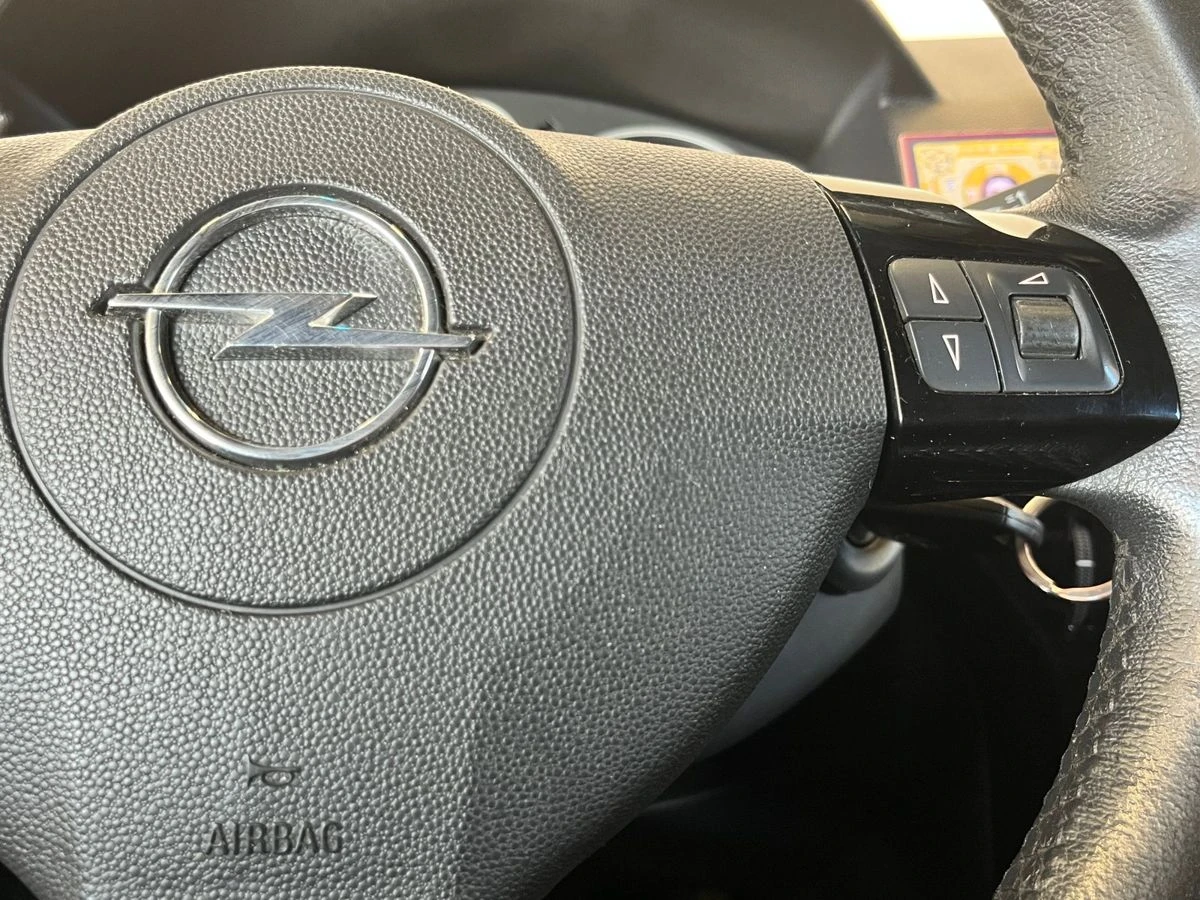 Opel Astra, 2012г, передний привод, механика
