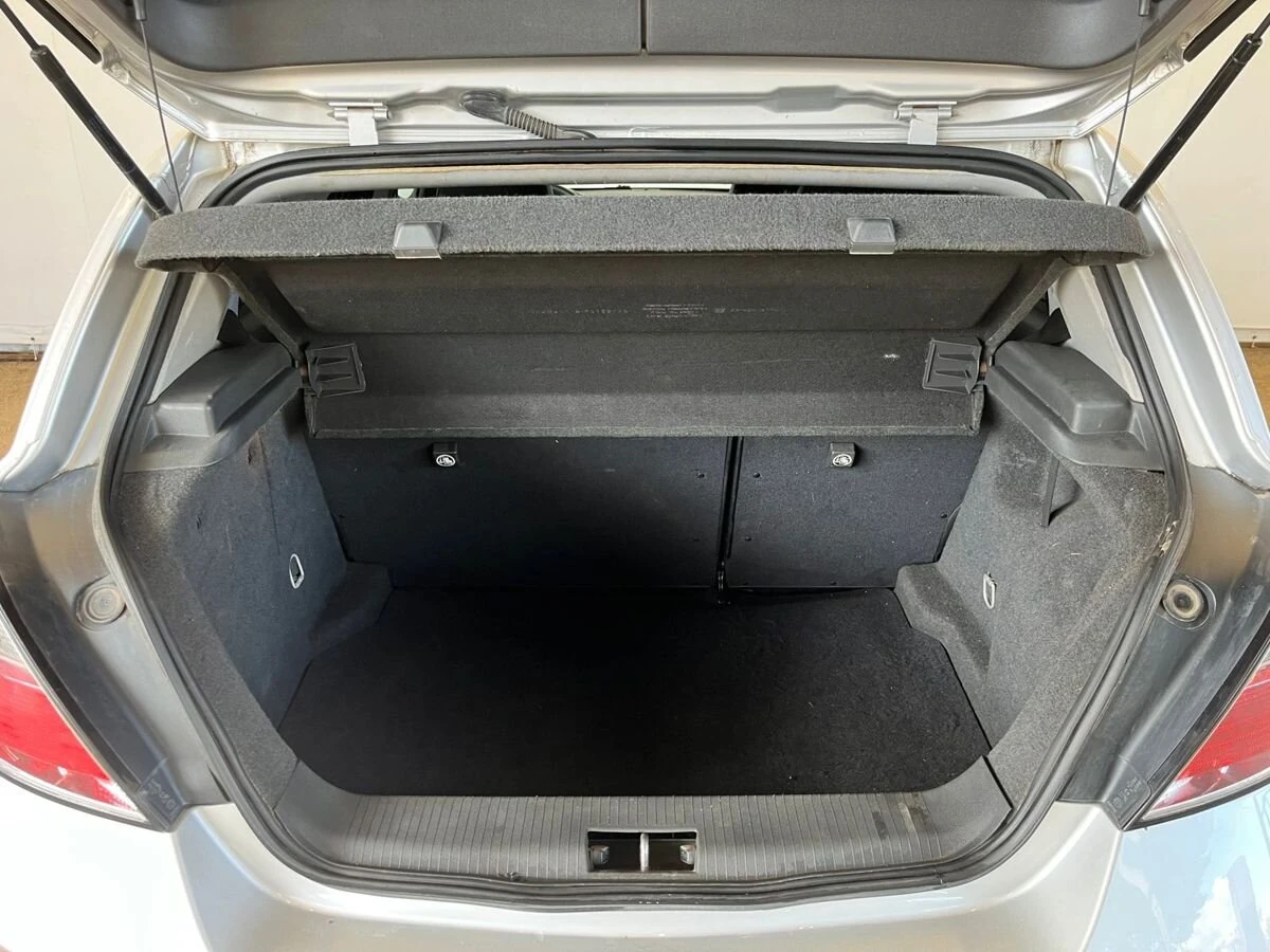 Opel Astra, 2012г, передний привод, механика