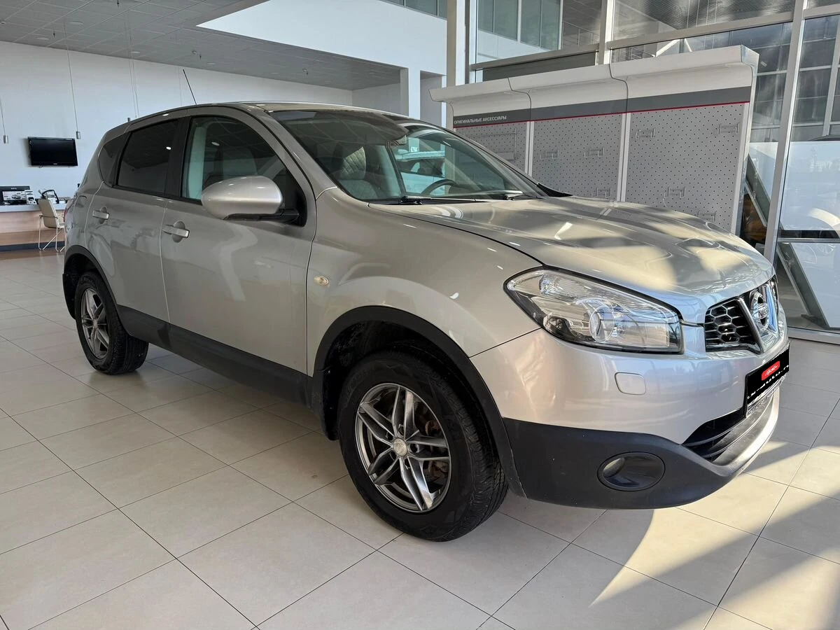 Nissan Qashqai, 2011г, передний привод, вариатор