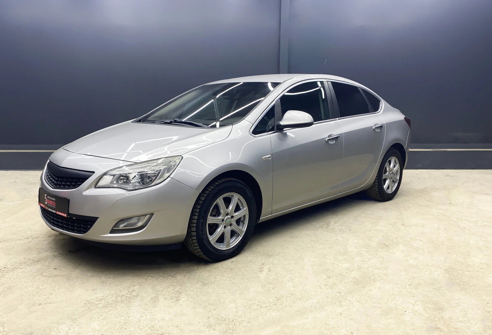 Opel Astra, 2013г, передний привод, автомат