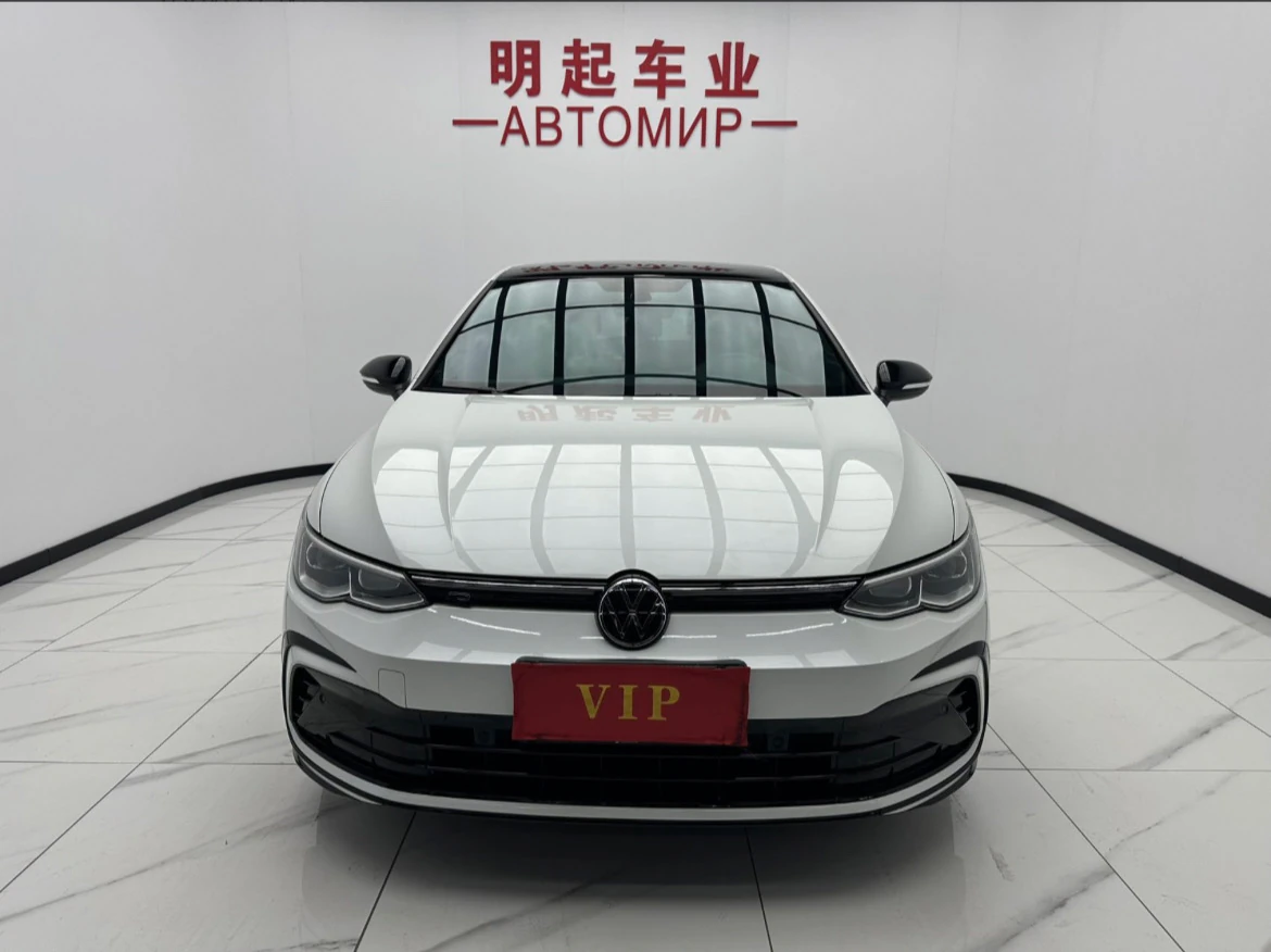 Volkswagen Golf, 2023г, передний привод, робот