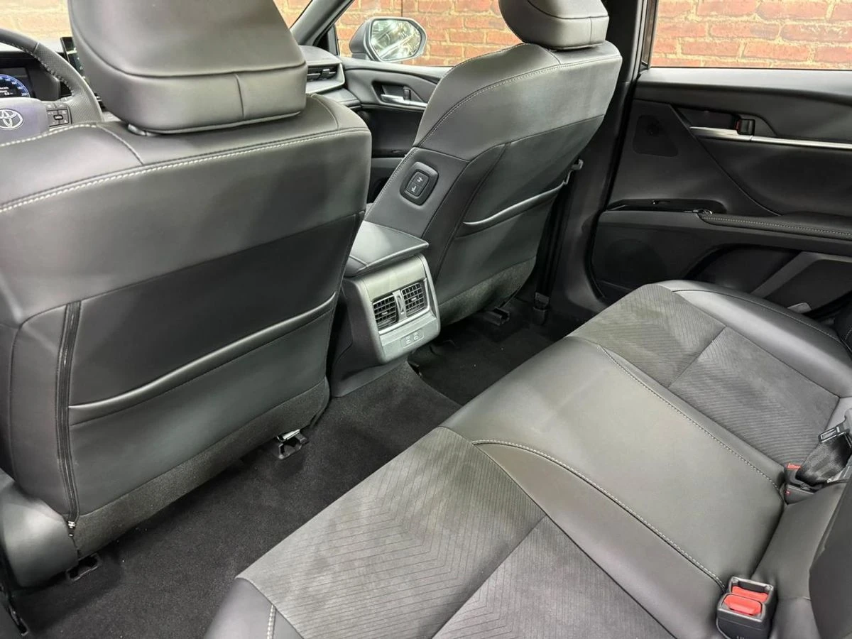 Toyota Camry, 2025г., передний привод, вариатор
