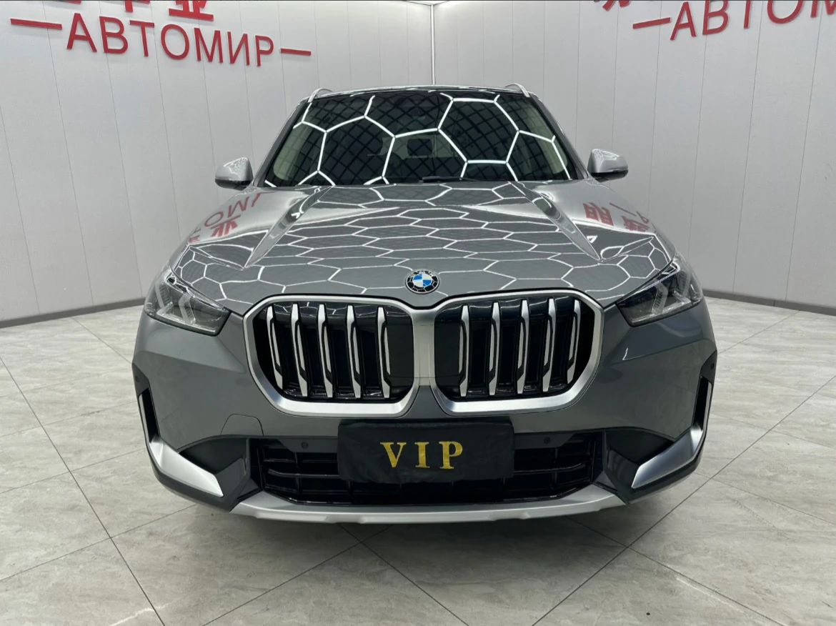 BMW X1, 2023г, передний привод, робот