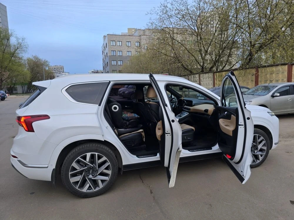 Hyundai Santa Fe, 2020г, передний привод, робот