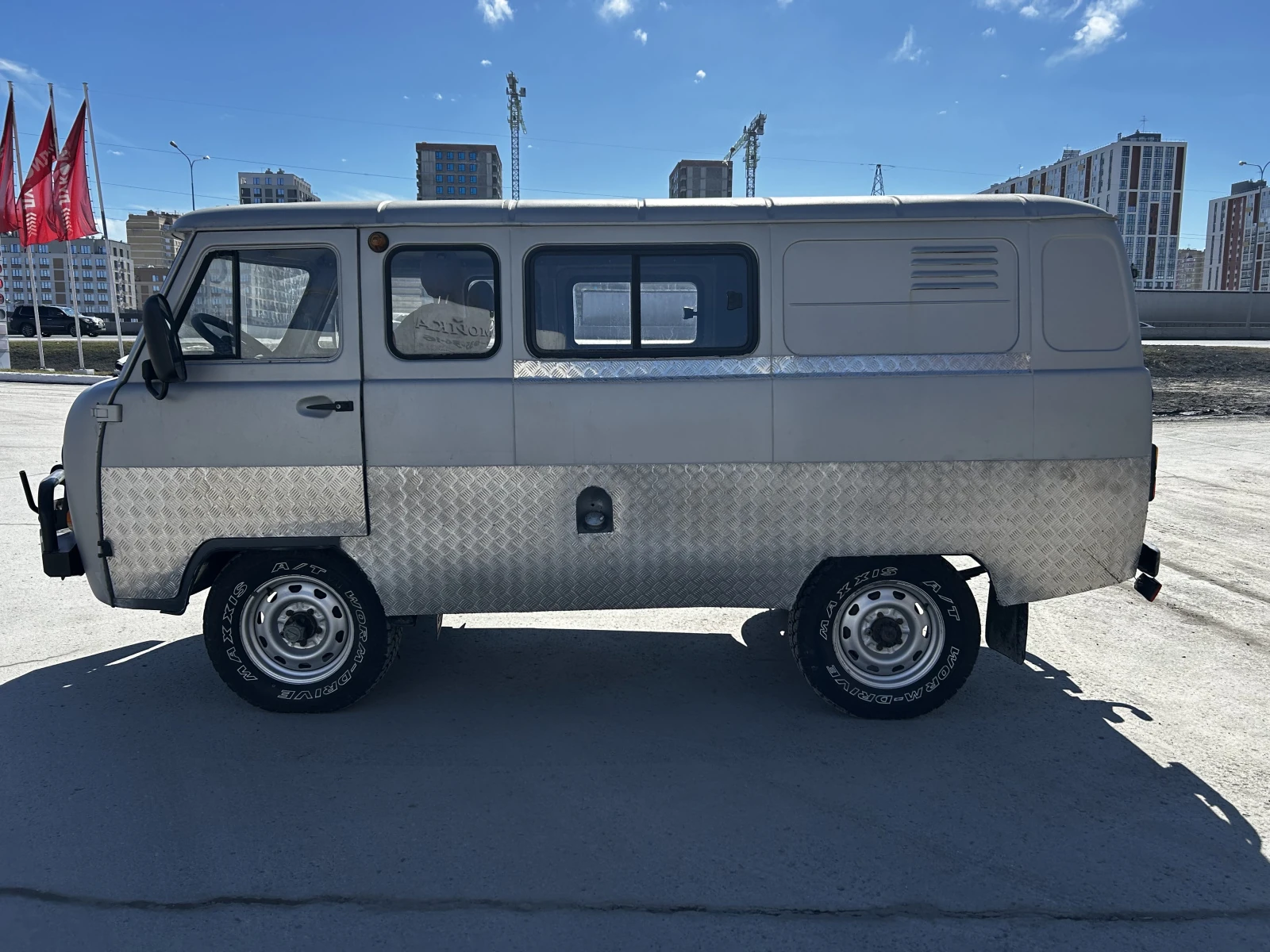 УАЗ 3160, 2002г, полный привод, механика