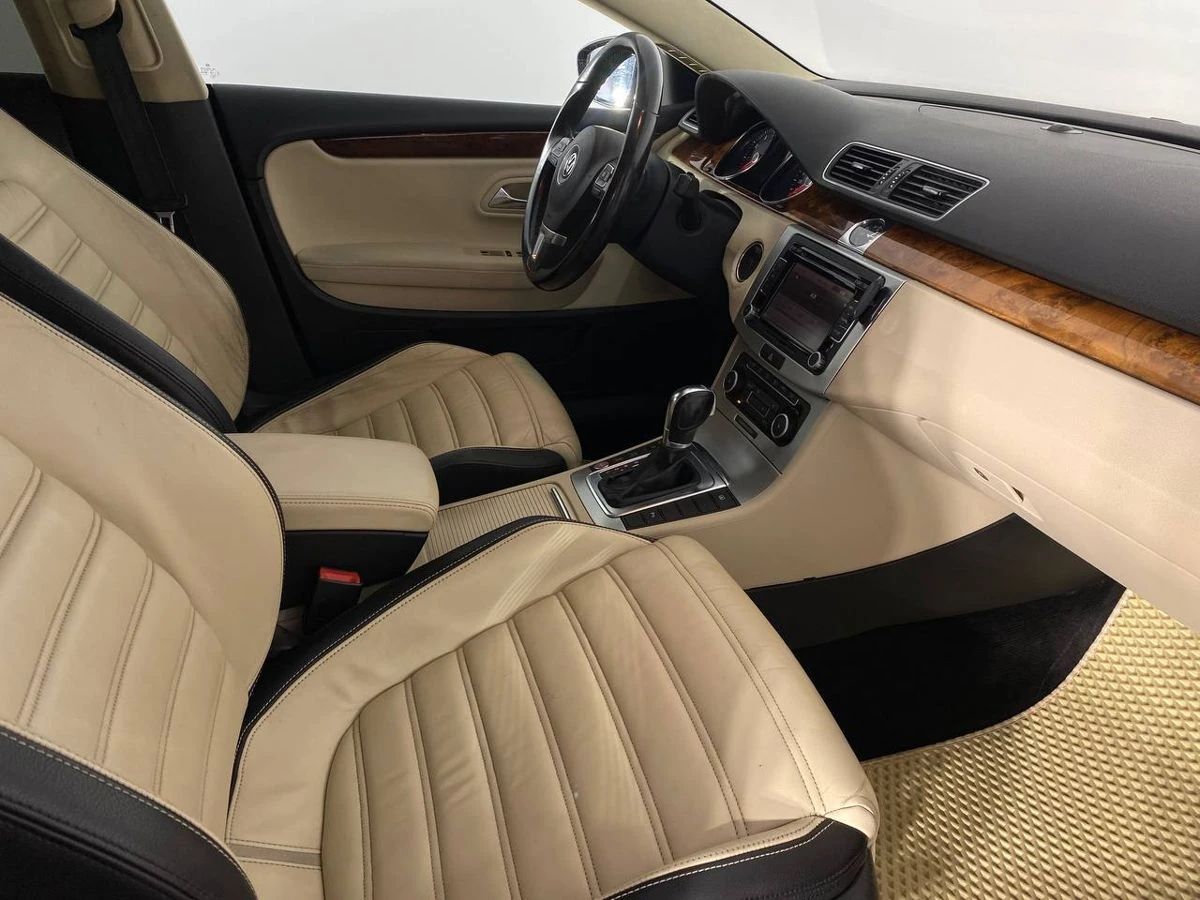 Volkswagen Passat CC, 2011г., передний привод, робот