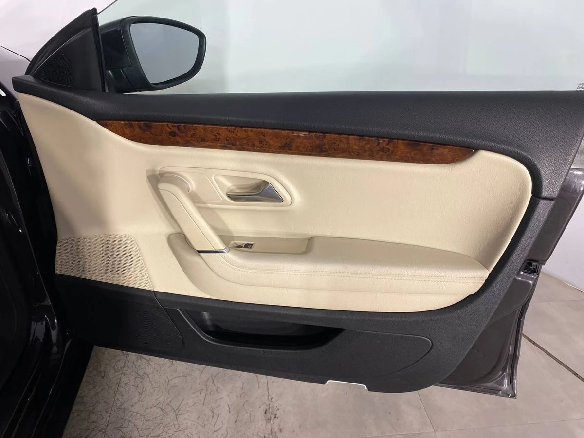 Volkswagen Passat CC, 2011г., передний привод, робот