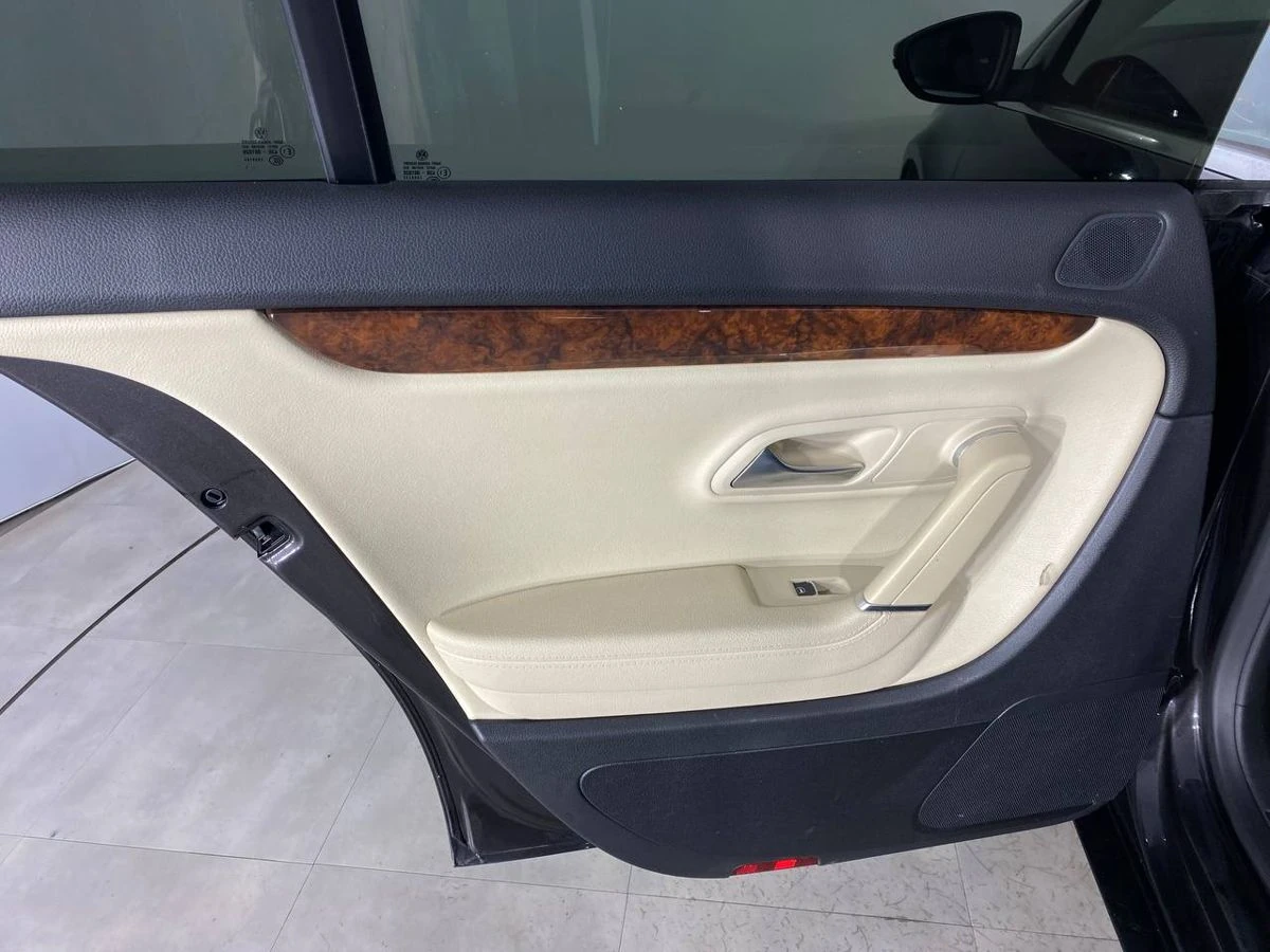 Volkswagen Passat CC, 2011г., передний привод, робот