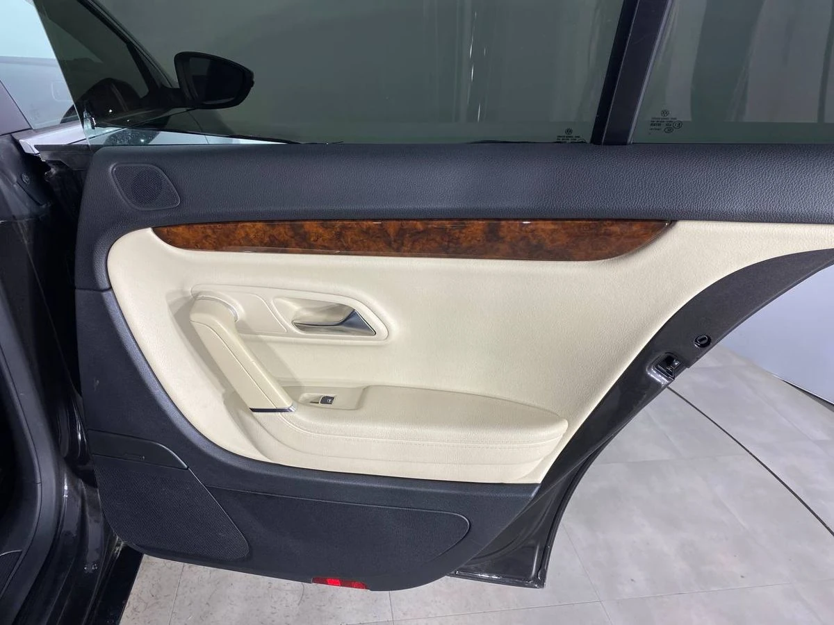 Volkswagen Passat CC, 2011г., передний привод, робот