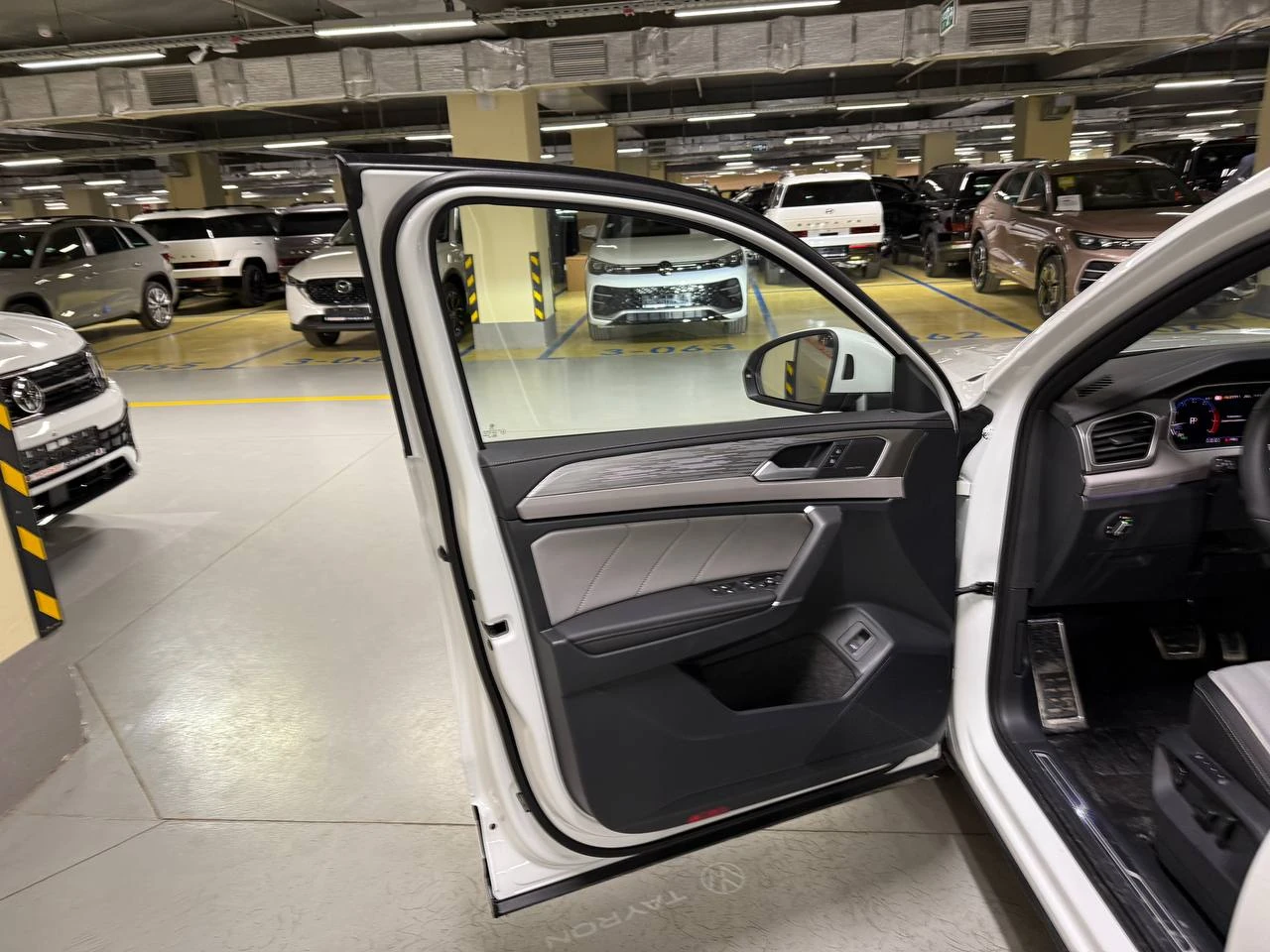 Volkswagen Tayron, 2024г, полный привод, робот