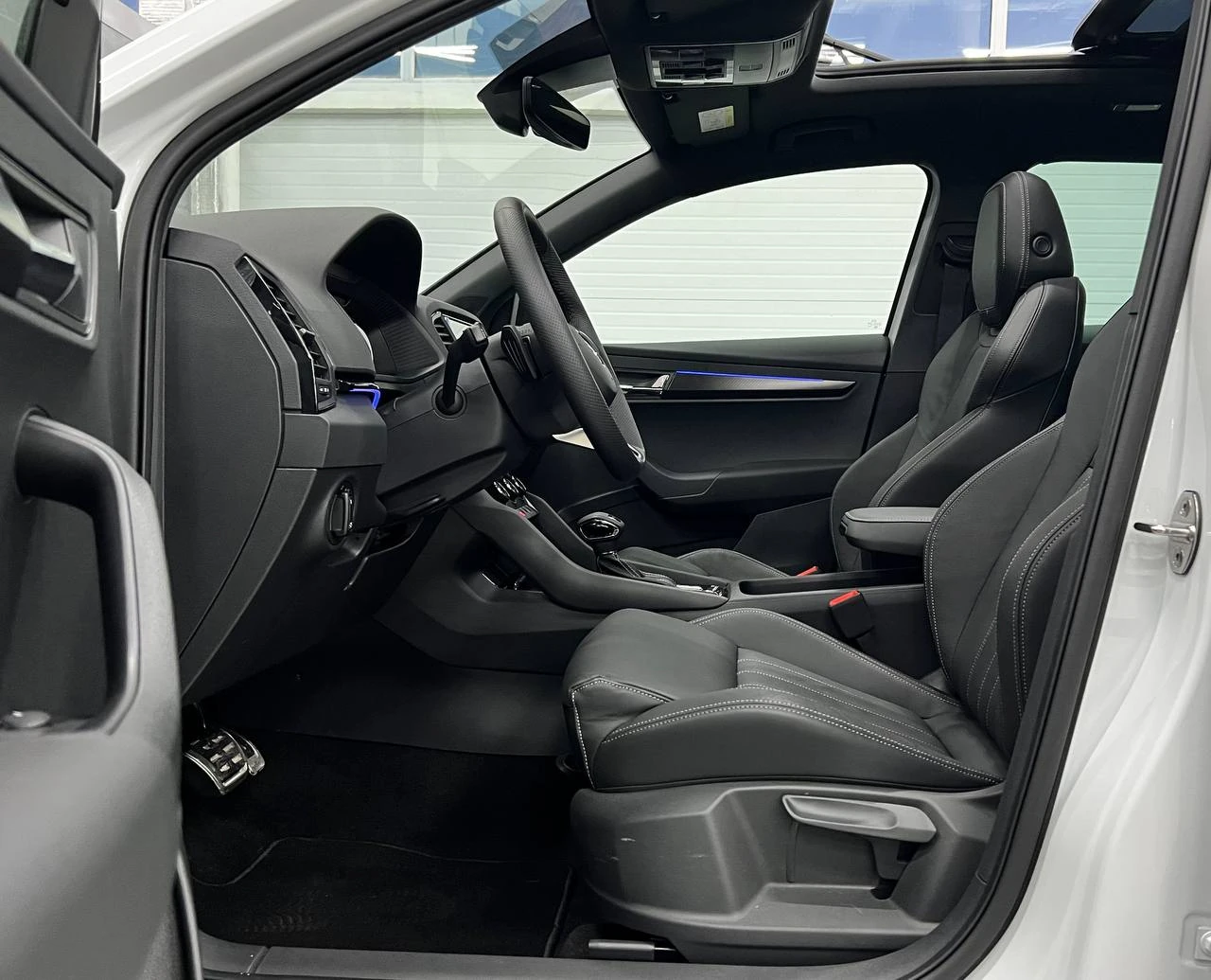 Skoda Karoq, 2024г., передний привод, робот