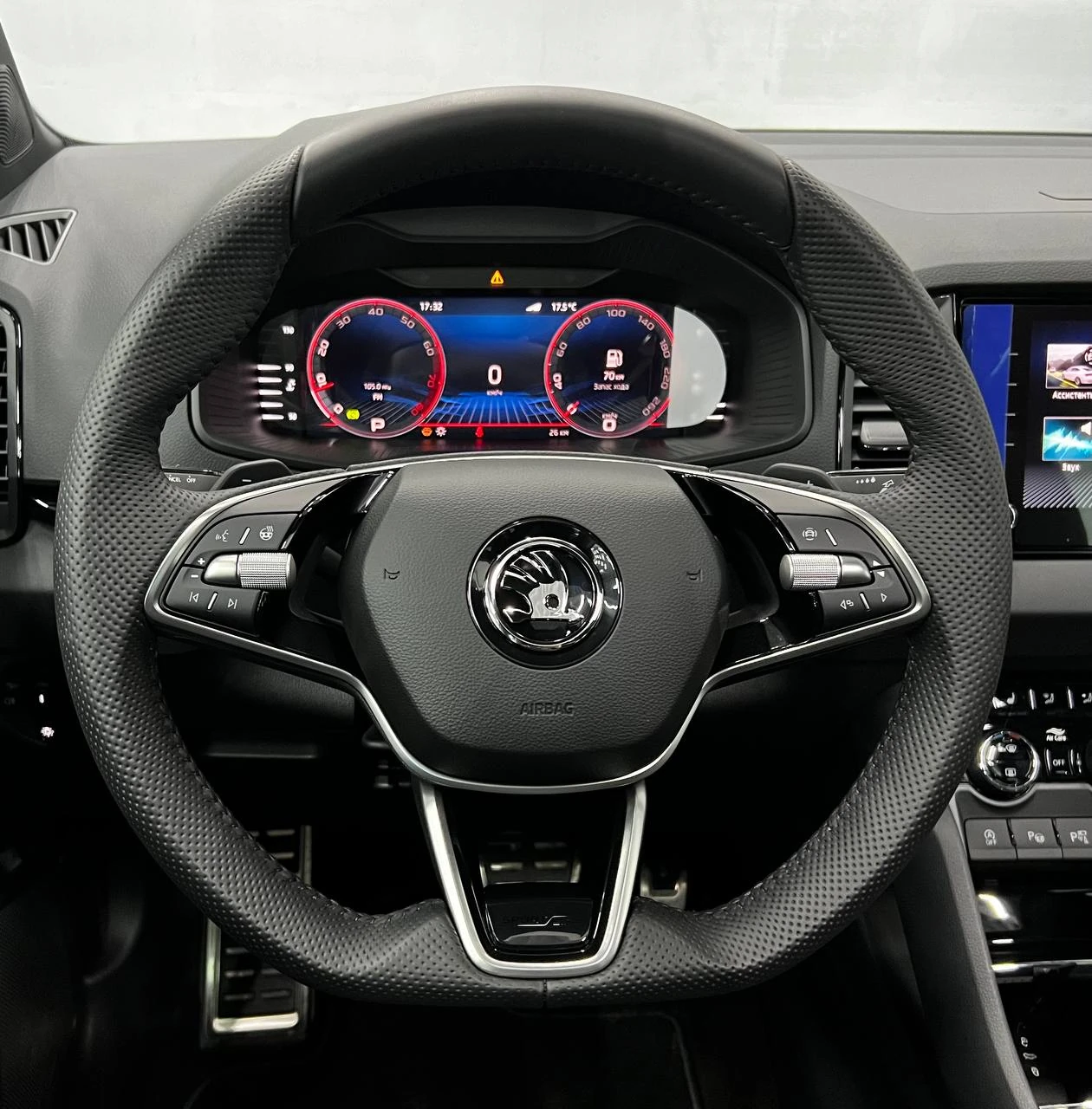 Skoda Karoq, 2024г., передний привод, робот