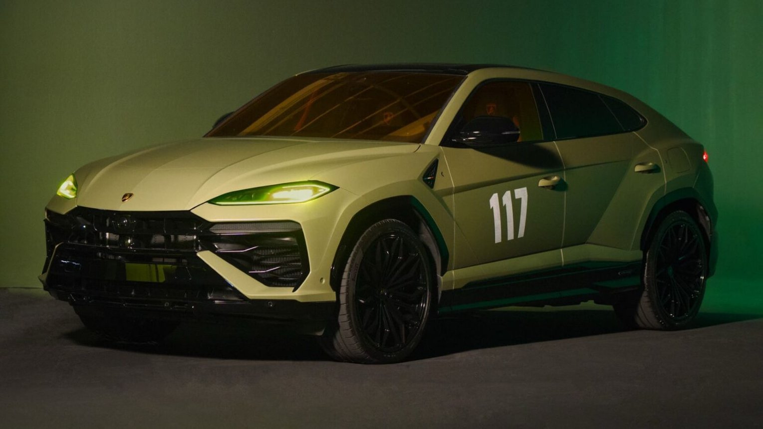 Lamborghini вместе с создателями Halo: Campaign Evolved показала Urus SE Master Chief 117 Edition
