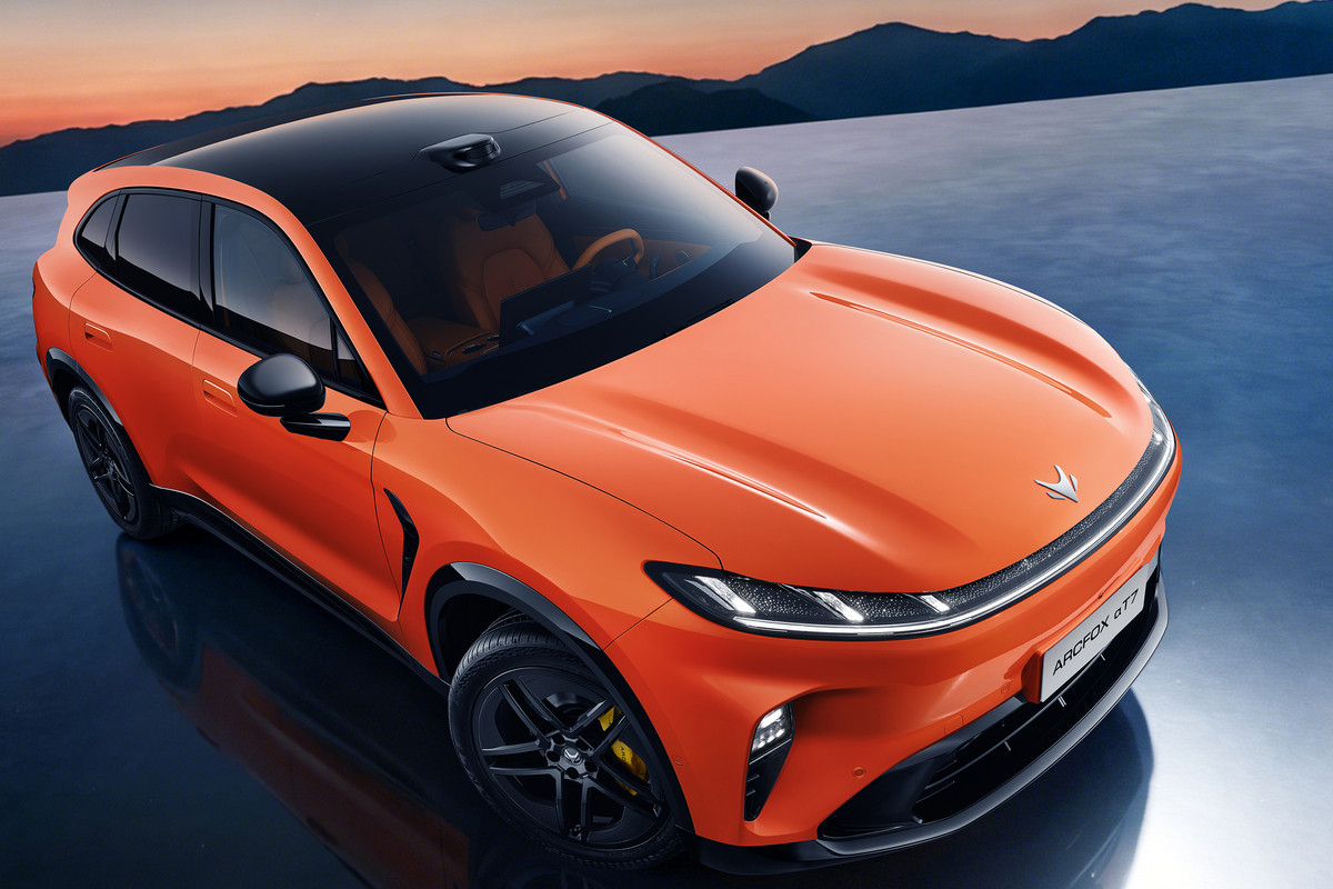 BAIC Arcfox Alpha T7 наконец показали без камуфляжа