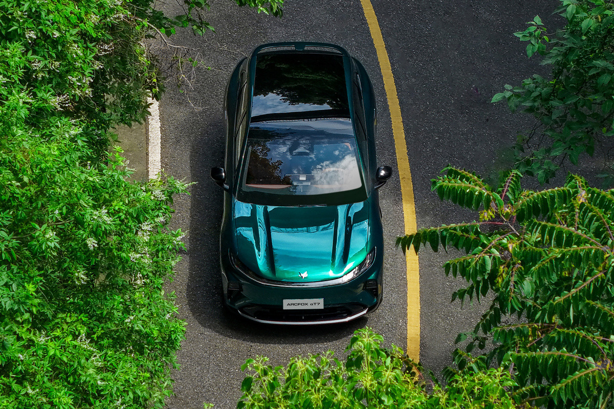 Кроссовер BAIC Arcfox Alpha T7 вышел в Китае