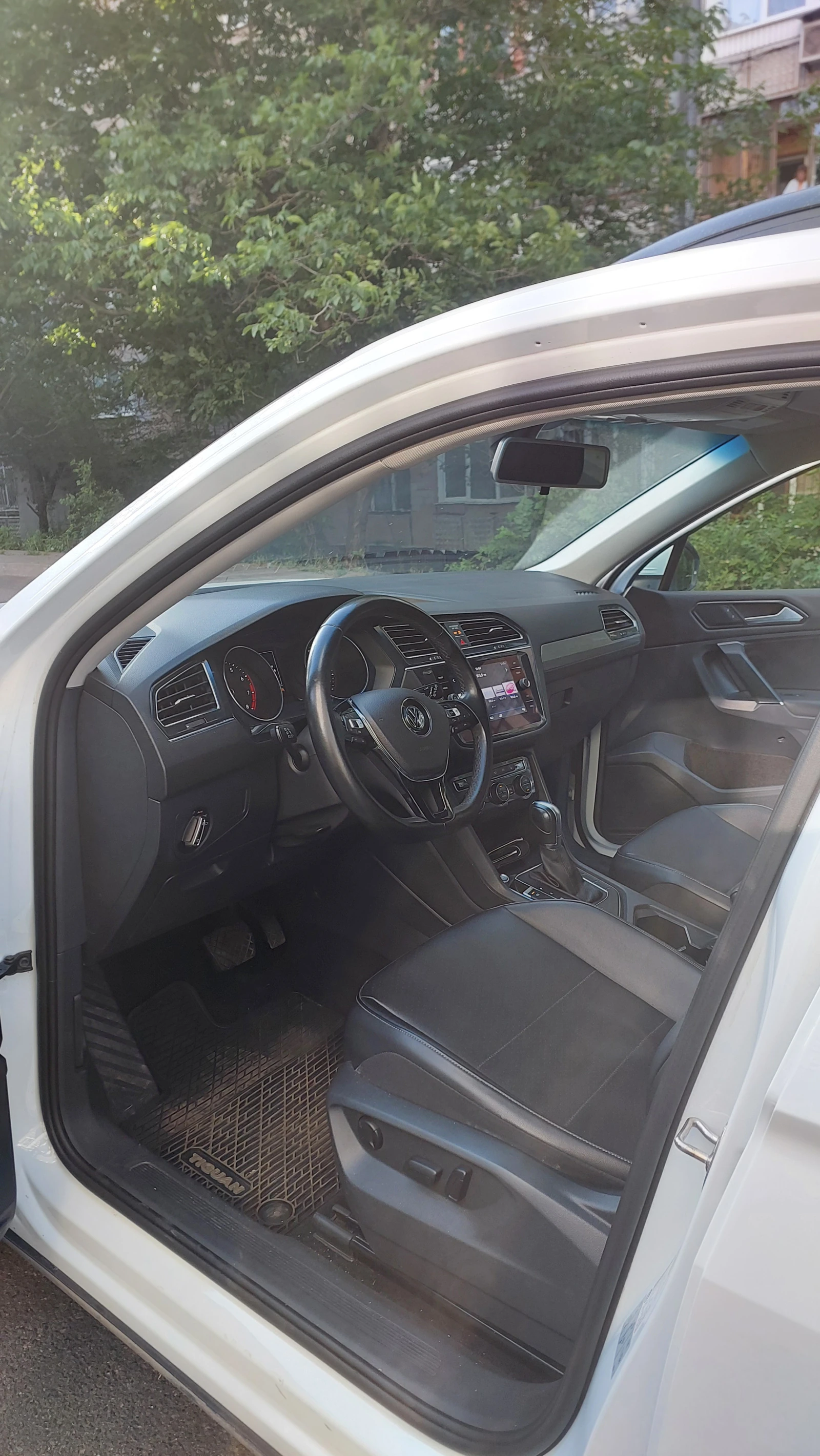 Volkswagen Tiguan, 2018г, передний привод, автомат