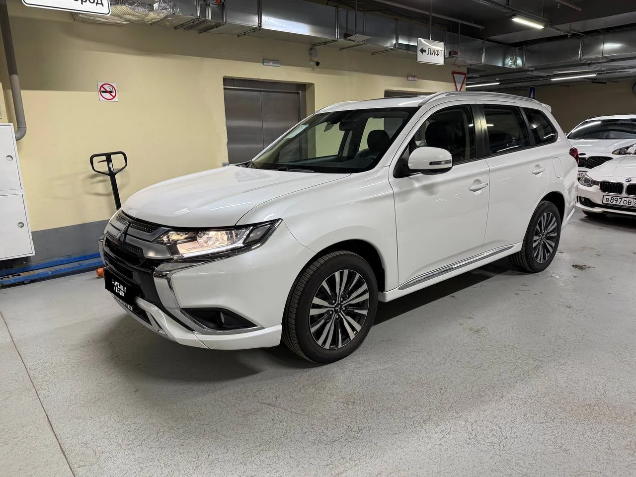 Mitsubishi Outlander, 2022г., передний привод, вариатор