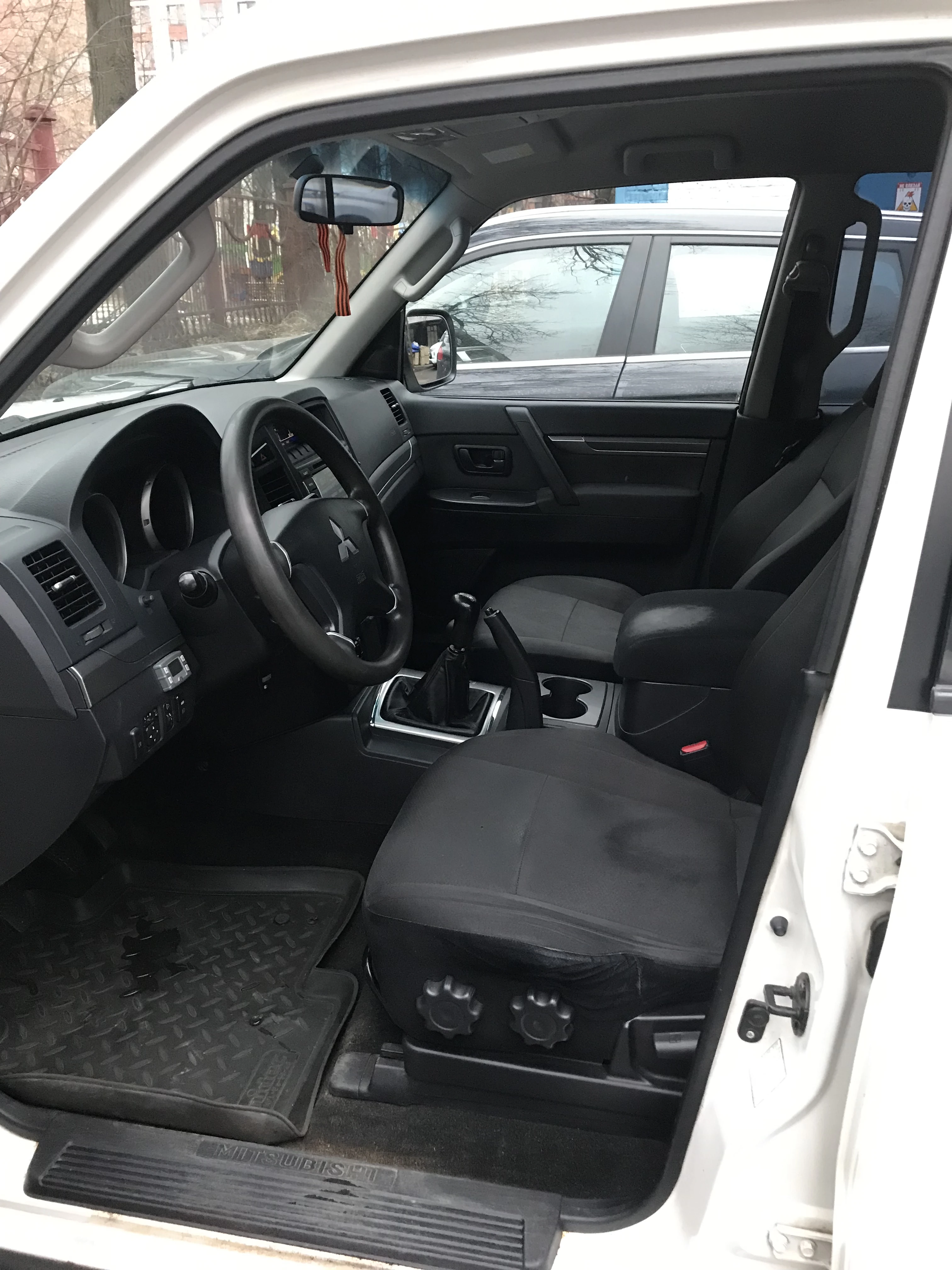 Mitsubishi Pajero, 2010г, полный привод, механика