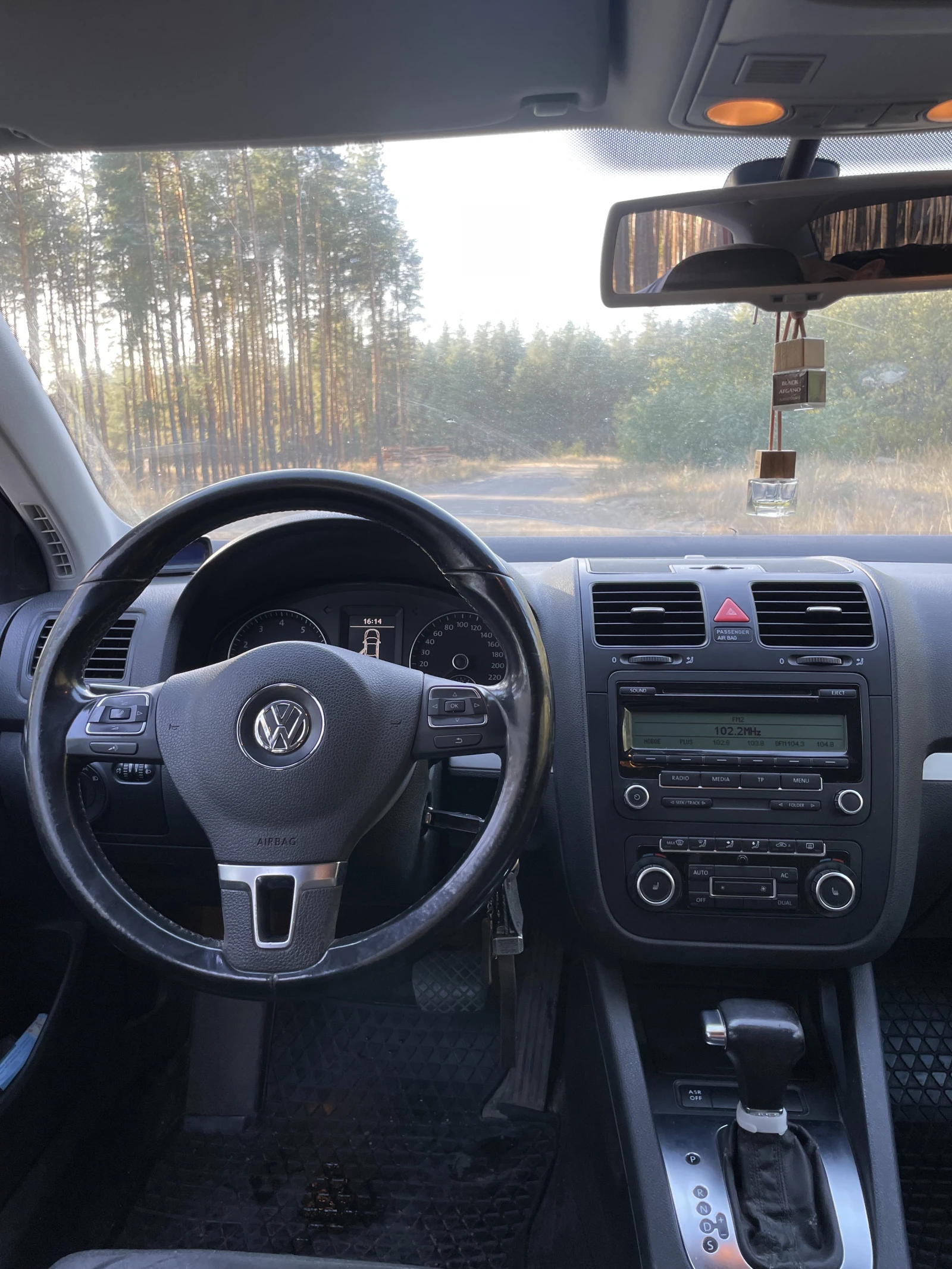 Volkswagen Jetta, 2010г, передний привод, робот