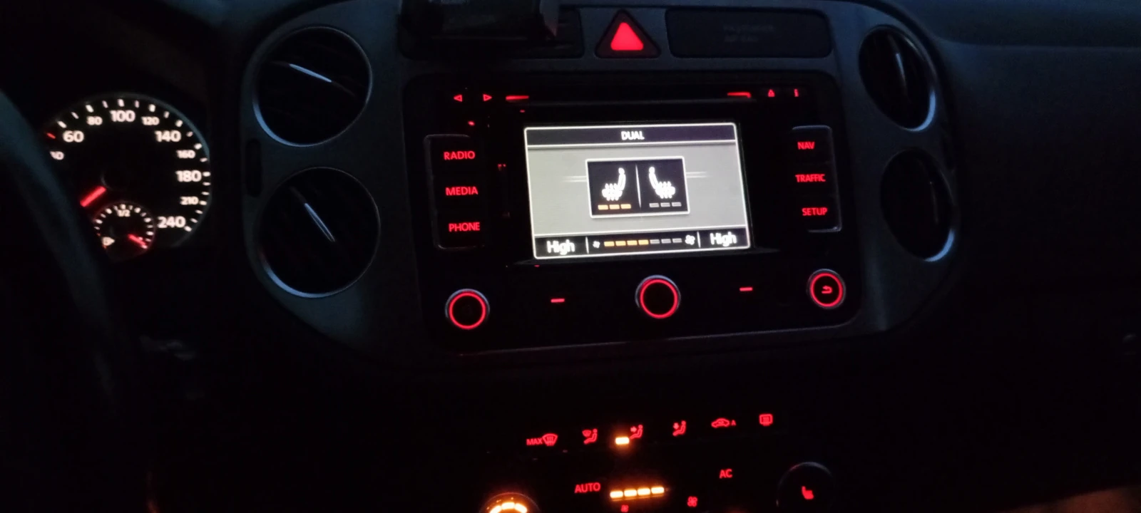 Volkswagen Tiguan, 2011г, полный привод, автомат