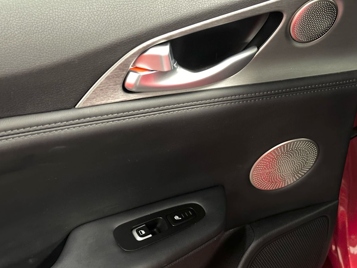 Kia Stinger, 2018г, задний привод, автомат