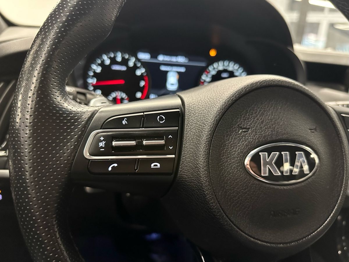 Kia Stinger, 2018г, задний привод, автомат