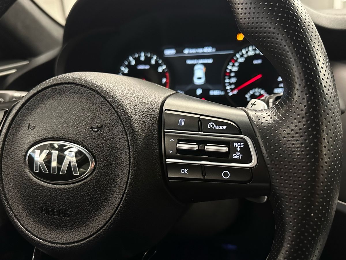 Kia Stinger, 2018г, задний привод, автомат