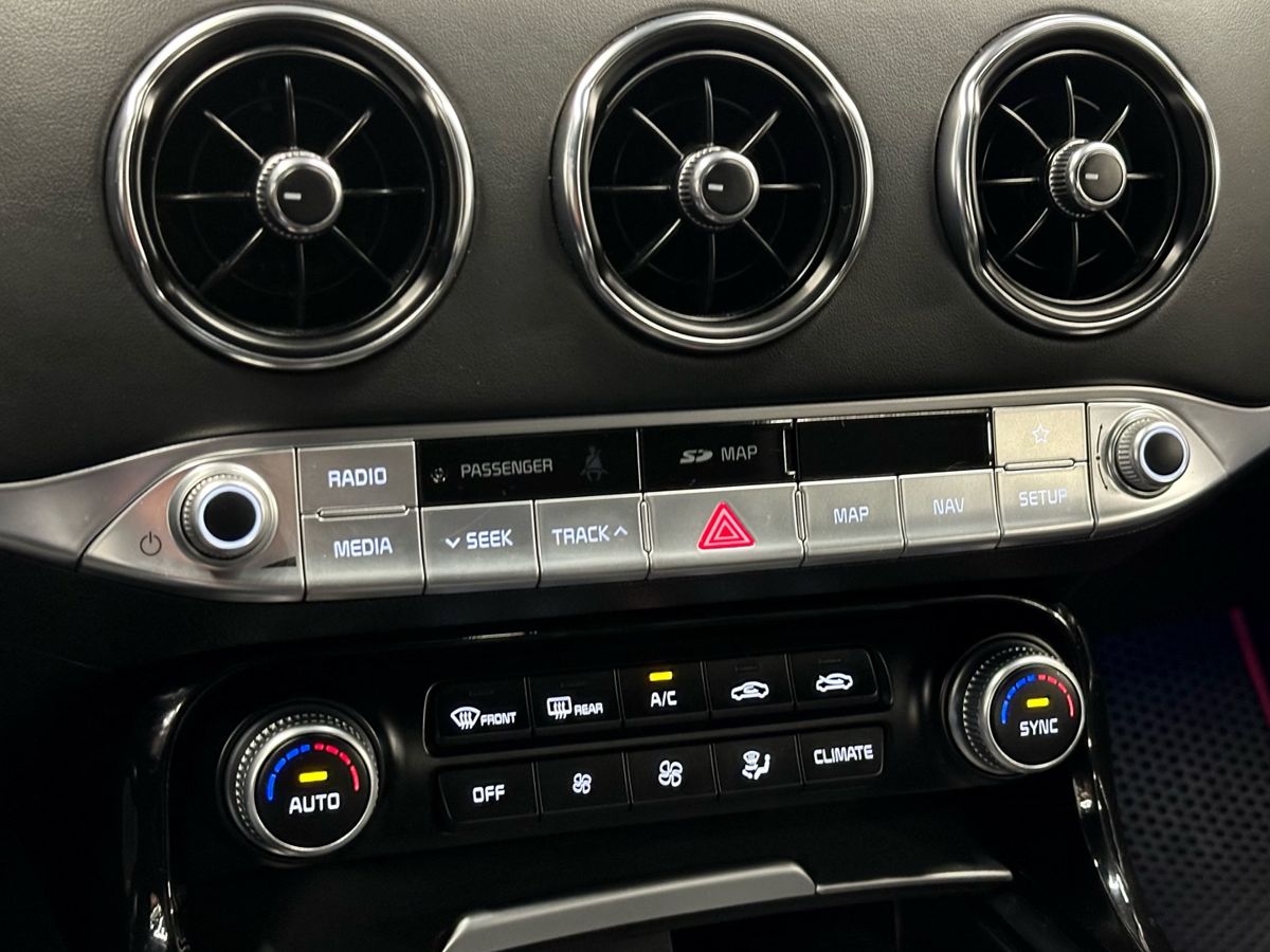 Kia Stinger, 2018г, задний привод, автомат