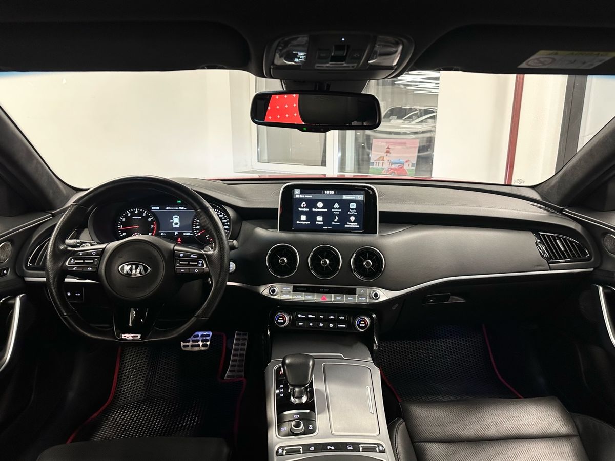 Kia Stinger, 2018г, задний привод, автомат
