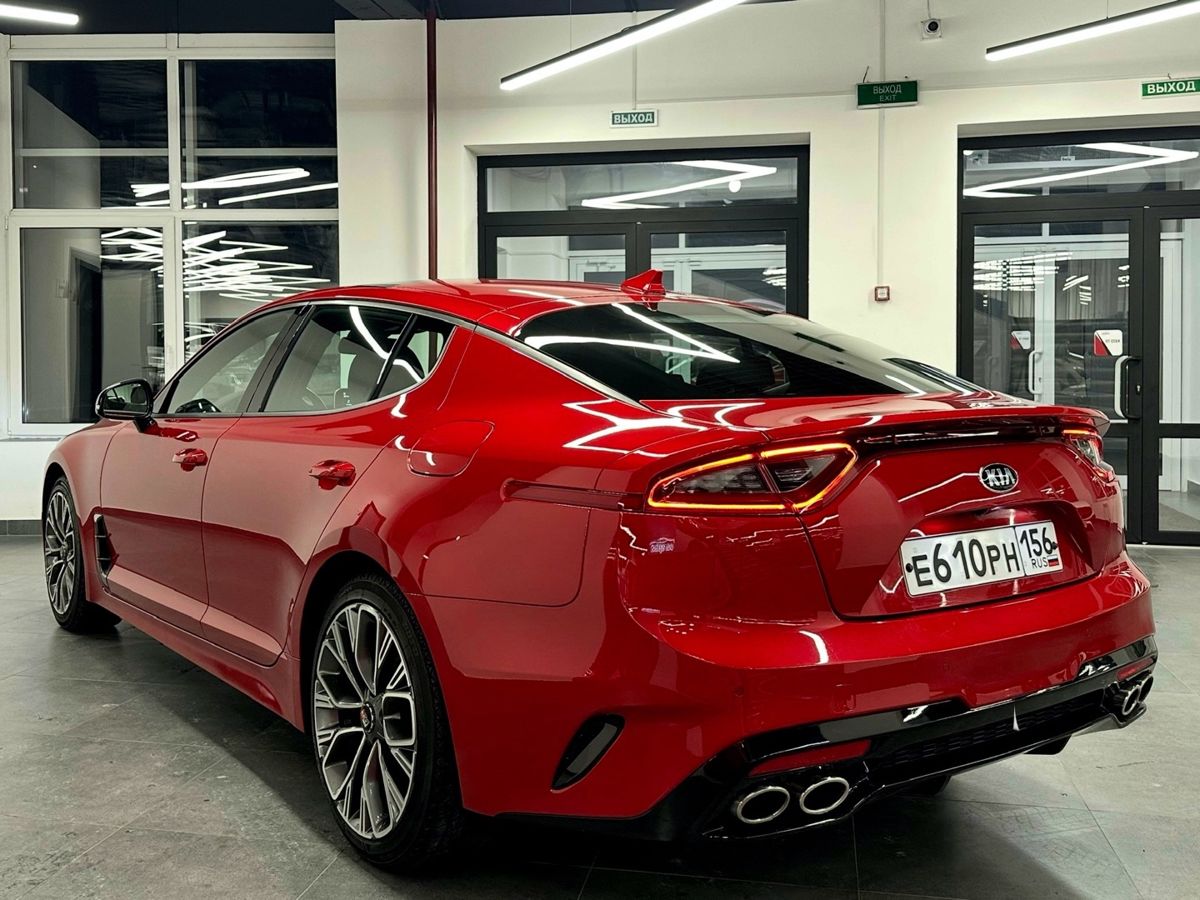 Kia Stinger, 2018г, задний привод, автомат