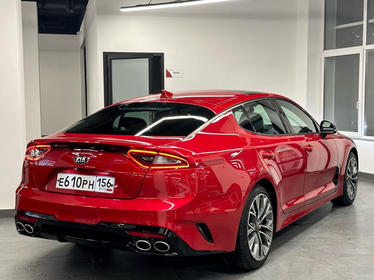 Kia Stinger, 2018г, задний привод, автомат